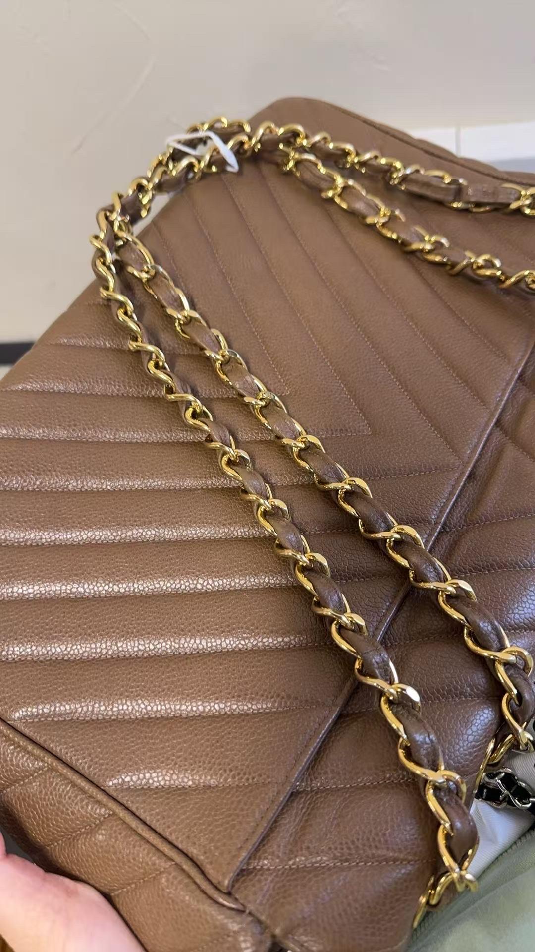 Chanel Vintage Classic Maxi Flap Taupe Brown Caviar Stitch 24 Gol en vente 9