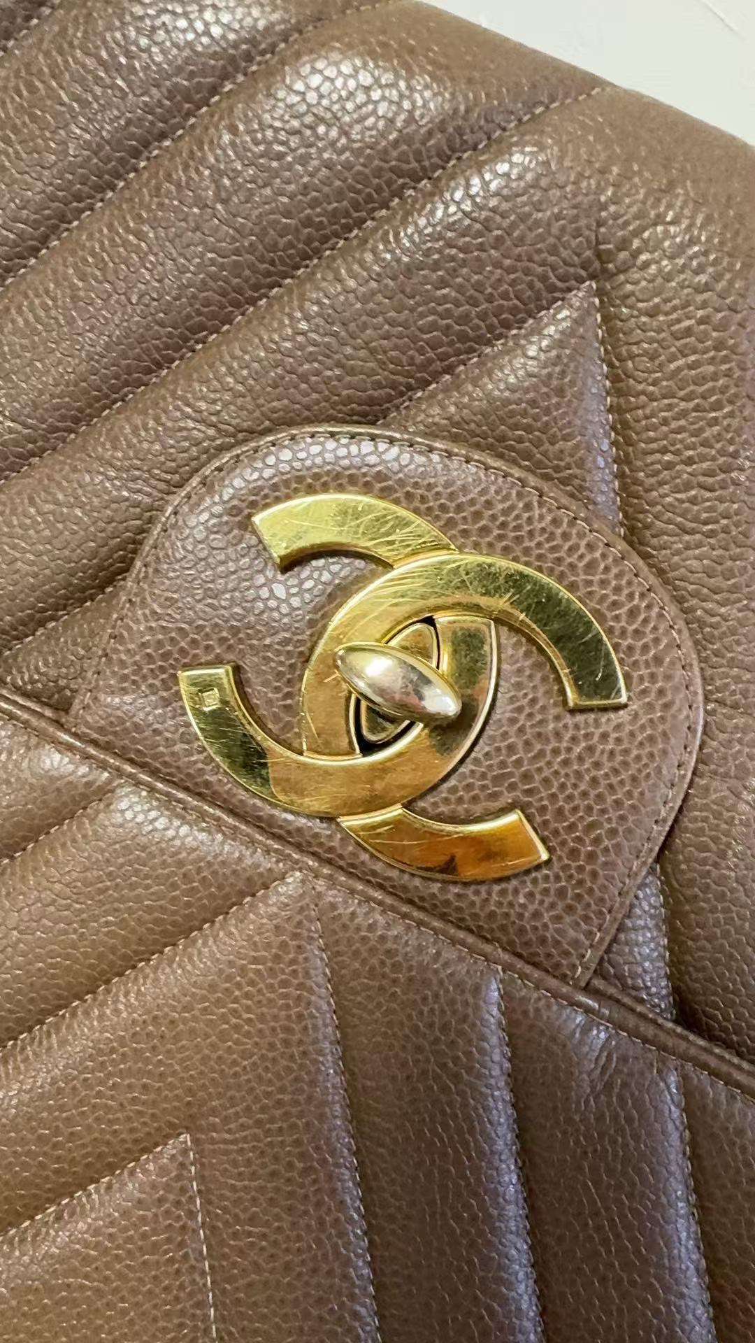 Chanel Vintage Classic Maxi Flap Taupe Brown Caviar Stitch 24 Gol en vente 10