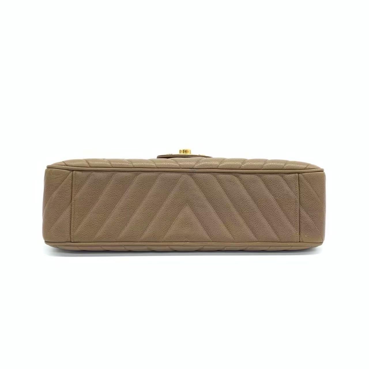 Chanel Vintage Classic Maxi Flap Taupe Brown Caviar Stitch 24 Gol en vente 1