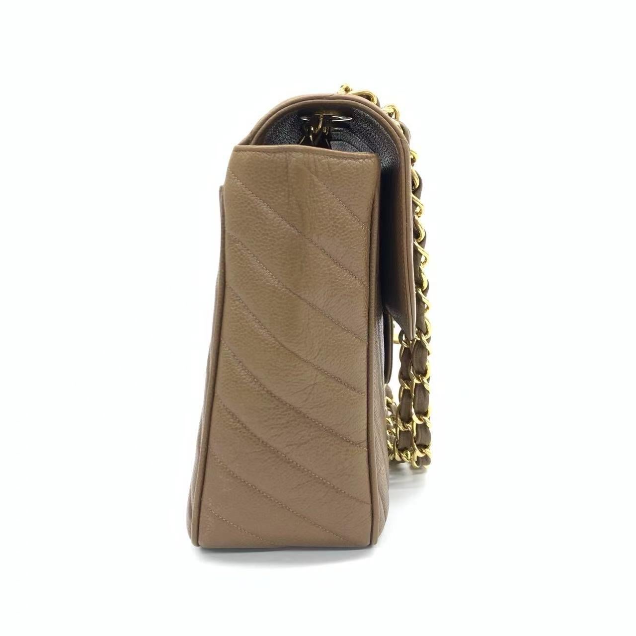 Chanel Vintage Classic Maxi Flap Taupe Brown Caviar Stitch 24 Gol en vente 2