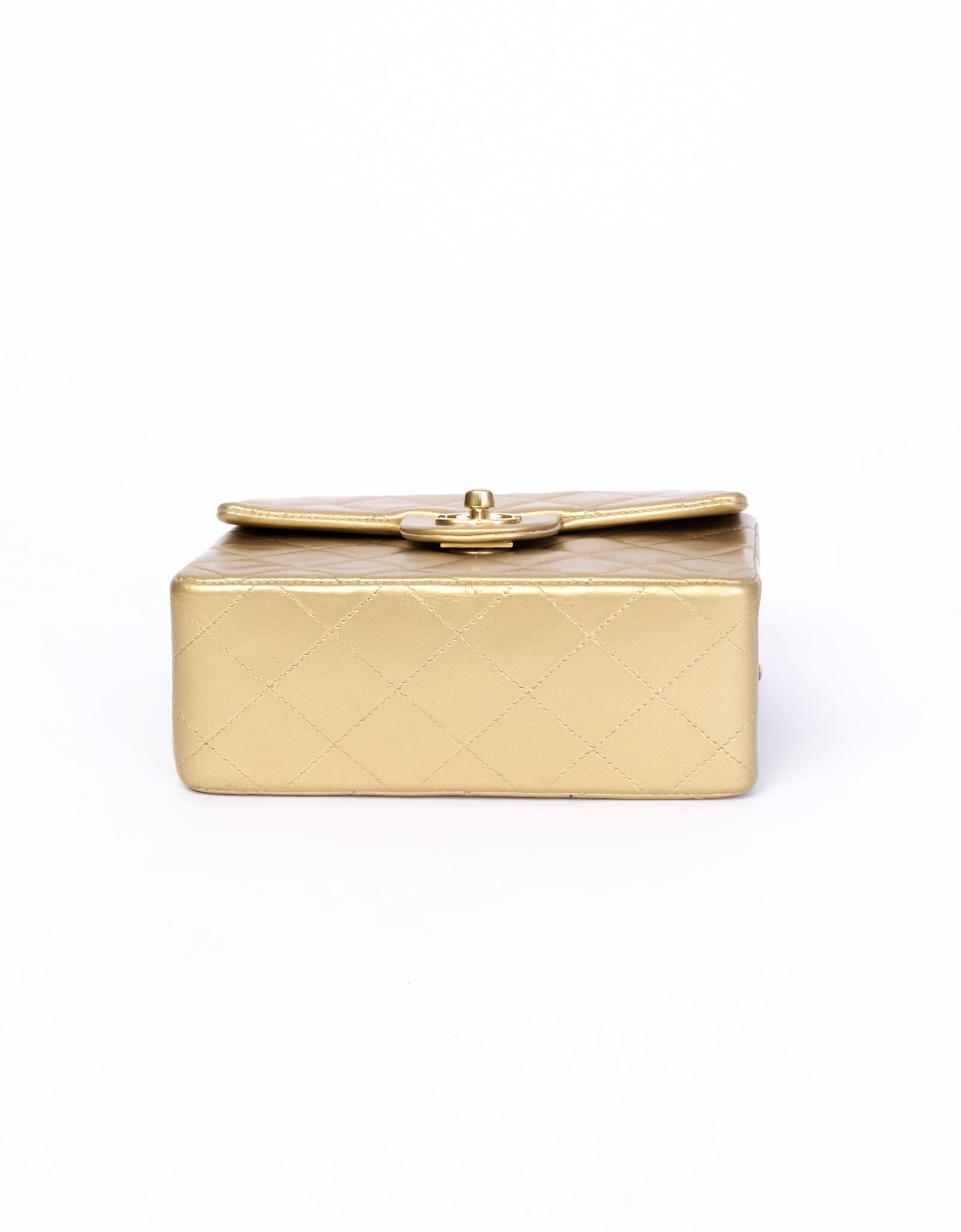 Chanel Vintage Classic Mini Flap Oro en Bueno Estado en Montreal, Quebec