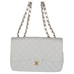 Chanel Vintage Classic Gesteppter Kaviar Einzelne Weiße Jumbo-Klappe