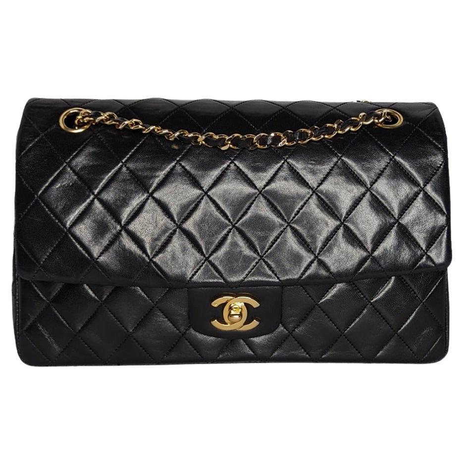 Chanel Vintage Classic Quilted Lambskin Medium a rabat simple avec portefeuille En vente sur 1stDibs