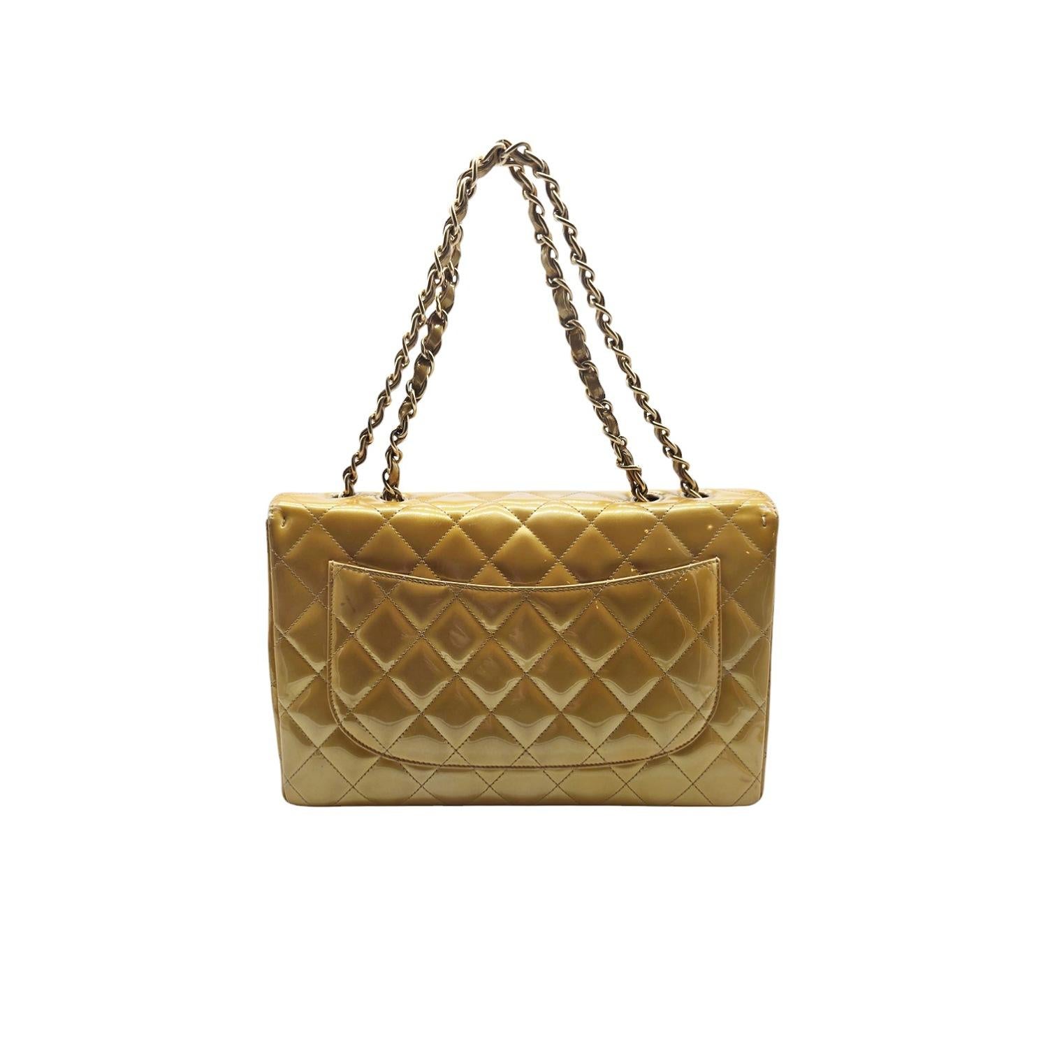 Chanel Vintage Classic Quilted Patent Single Jumbo Flap Bag In Good Condition For Sale In Scottsdale, AZ