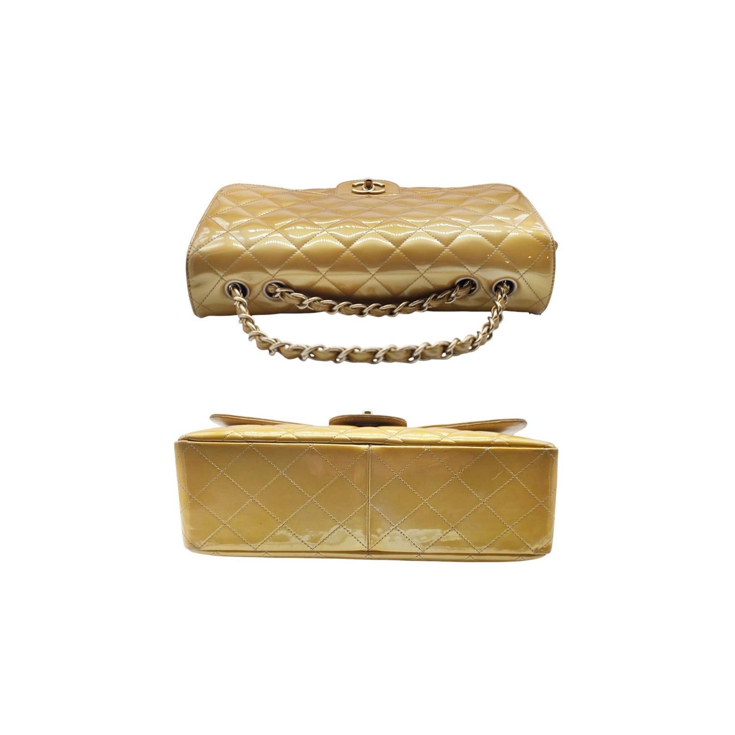 Chanel Vintage Classic Quilted Patent Single Jumbo Flap Bag For Sale 1