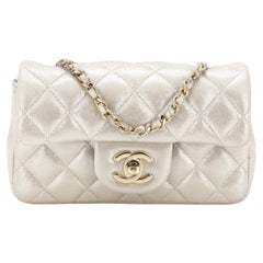 Chanel Vintage Classic Single Flap Bag Trapuntata in pelle di vitello iridescente Extra Mini