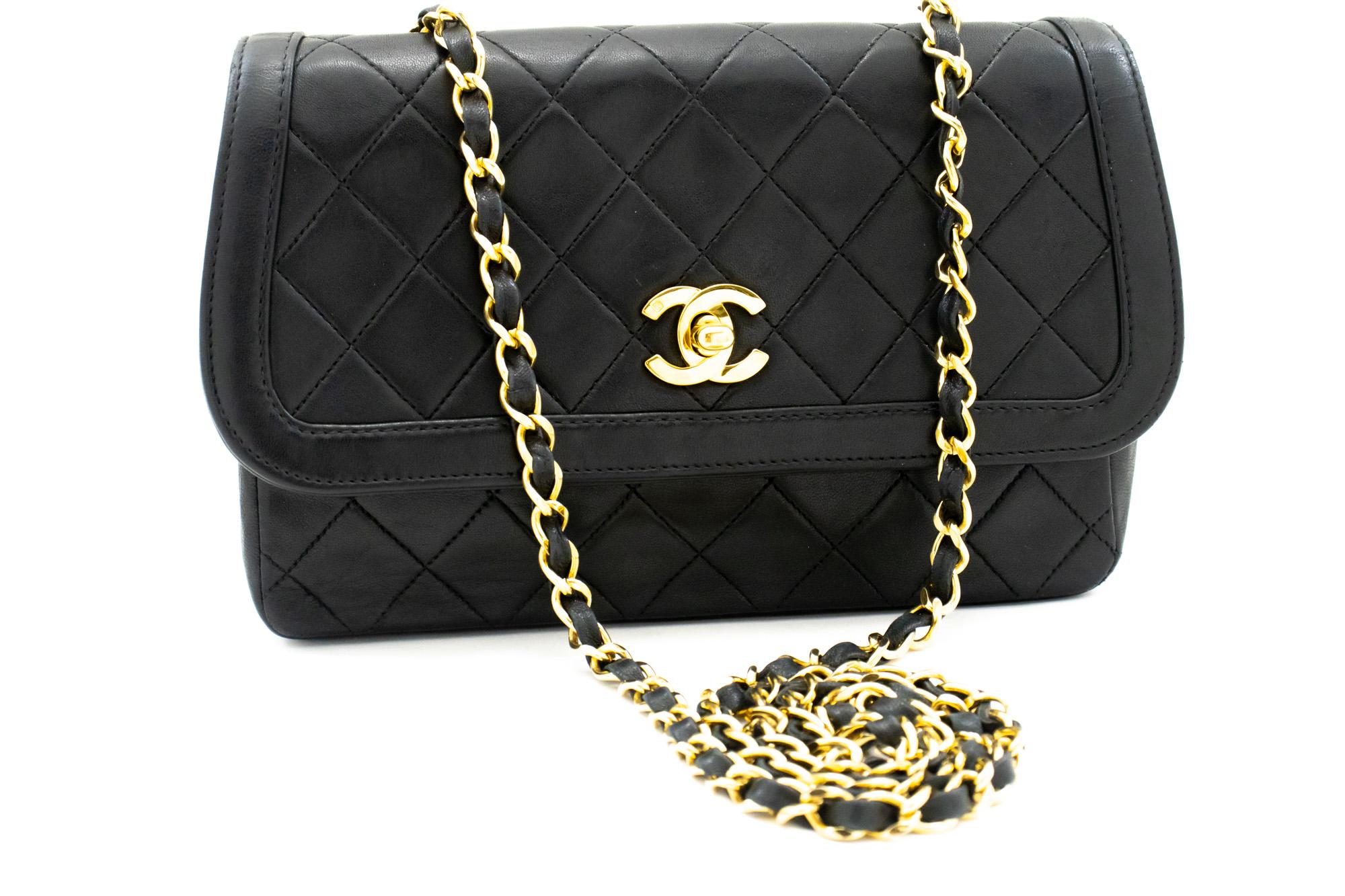 An authentic CHANEL Vintage Classic Small Chain Shoulder Bag Single Flap Quilt. The color is Black. The outside material is Leather. The pattern is Solid. This item is Vintage / Classic. The year of manufacture would be 1989-1991.
Conditions &