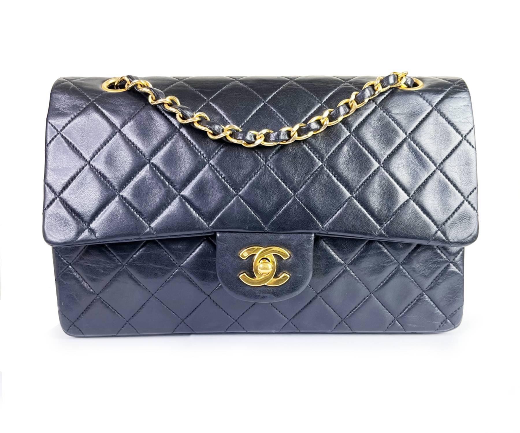 Chanel Vintage Classic Timeless Double Flap Lambskin 10″ Shoulder Bag

*192xxxx
* Made in France
*Comes with the control number card and dustbag
*24k Gold Plated Hardware

-It is approximately 10″ x 5.5″ x 2.5″.
-Strap is approximately 16.5″ Single