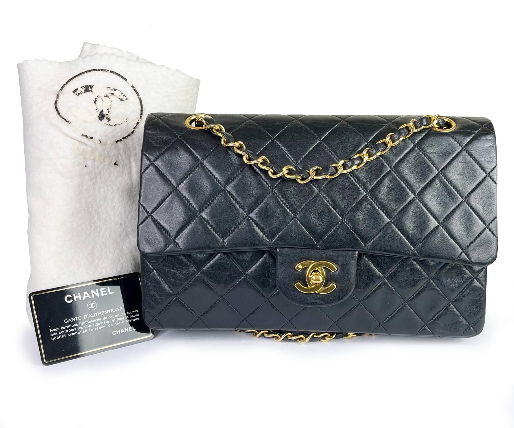 Chanel Vintage Classic Timeless Double Flap Lammfell 10″ Umhängetasche   (Grau) im Angebot