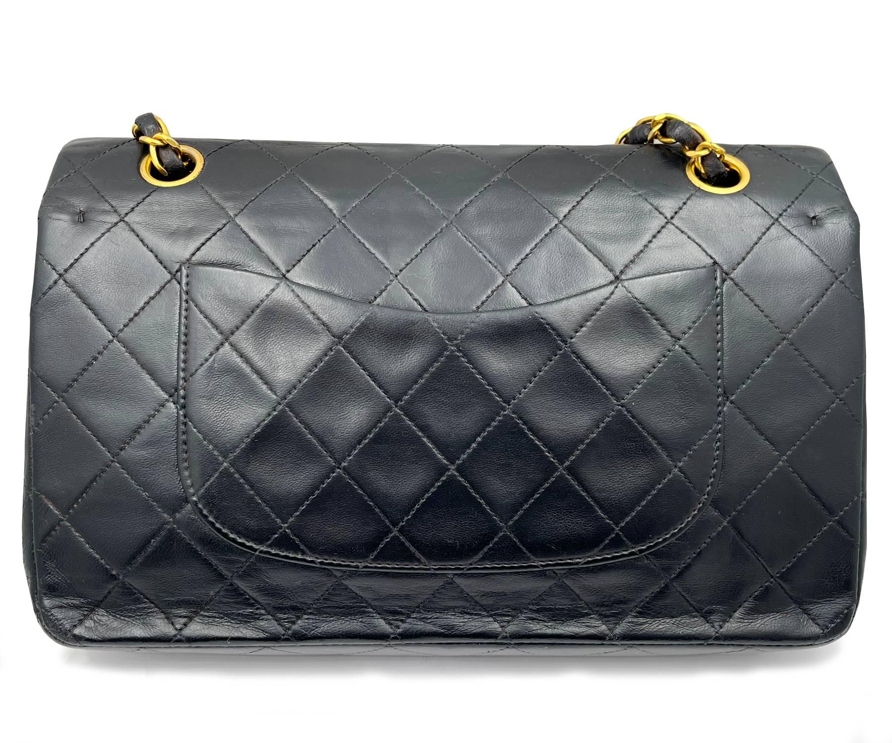 Noir Chanel Vintage Classic Timeless Double Flap Lambskin 10″ Shoulder Bag   en vente