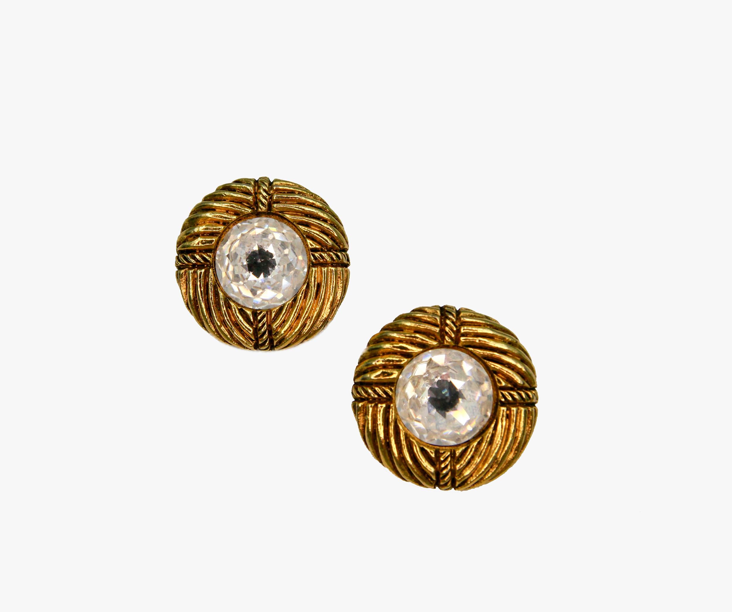 Chanel Vintage-Ohrclips, 1970er-Jahre im Zustand „Gut“ im Angebot in New York, NY