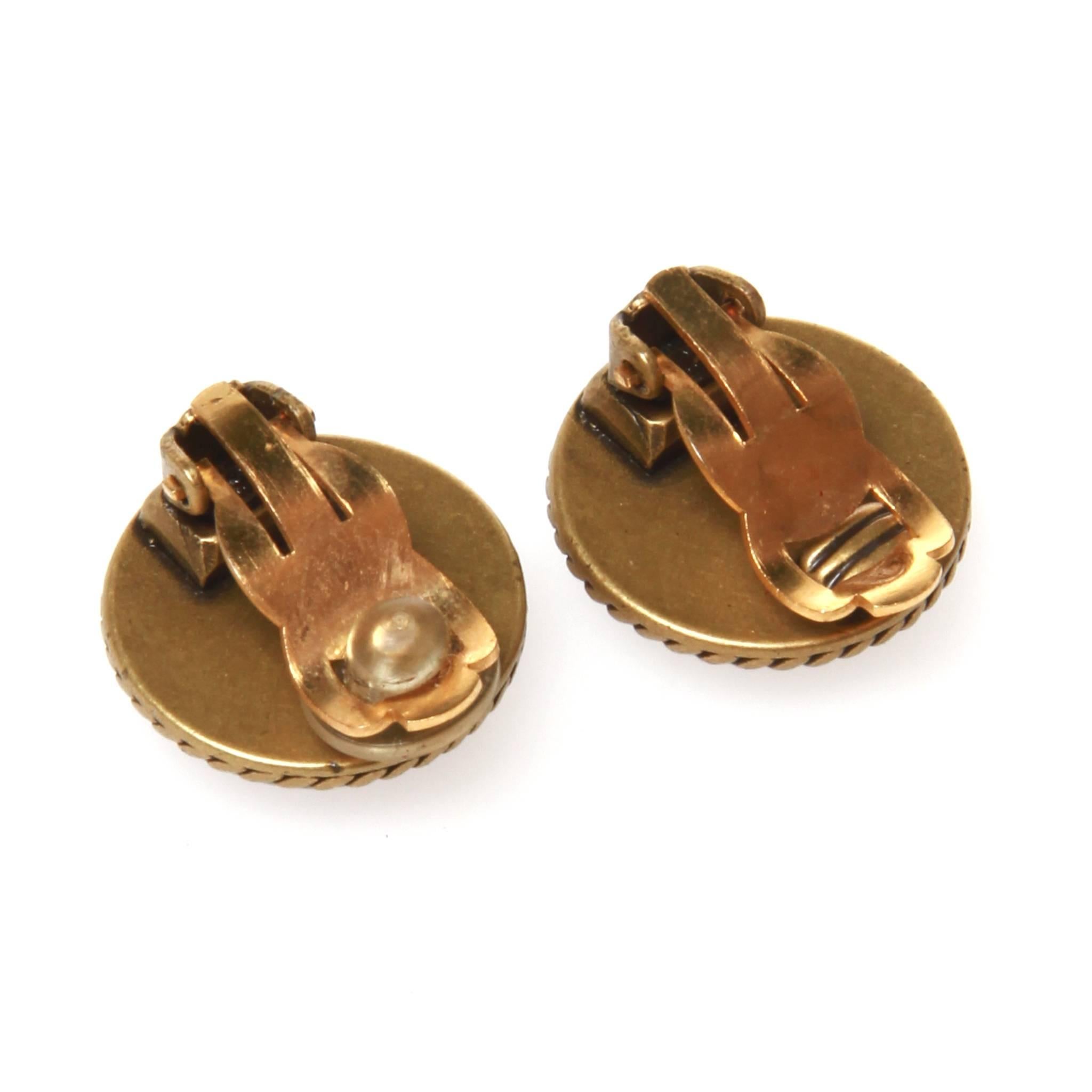 Chanel Vintage Clip On Earrings In Good Condition In Melbourne, Victoria