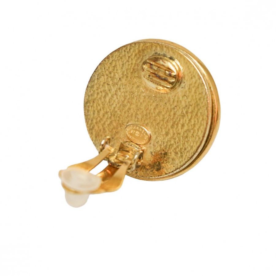 Baroque 1997 Chanel vintage clip-on earrings For Sale