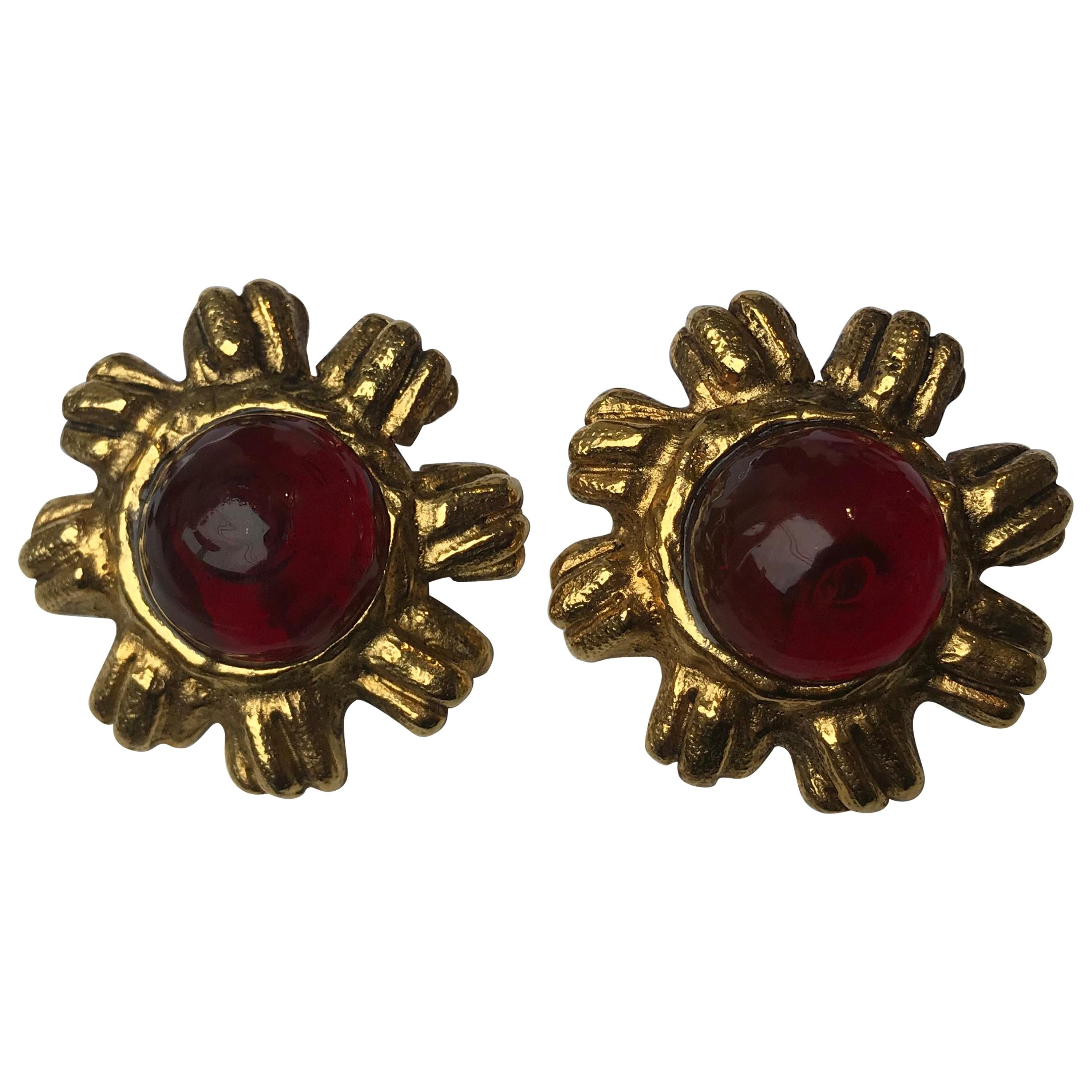Chanel Vintage Clip-On Earrings For Sale