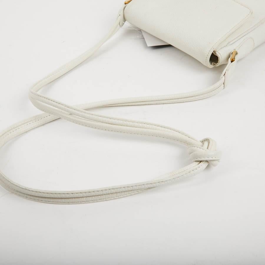 CHANEL Vintage Clutch bag in Grained White Leather 8