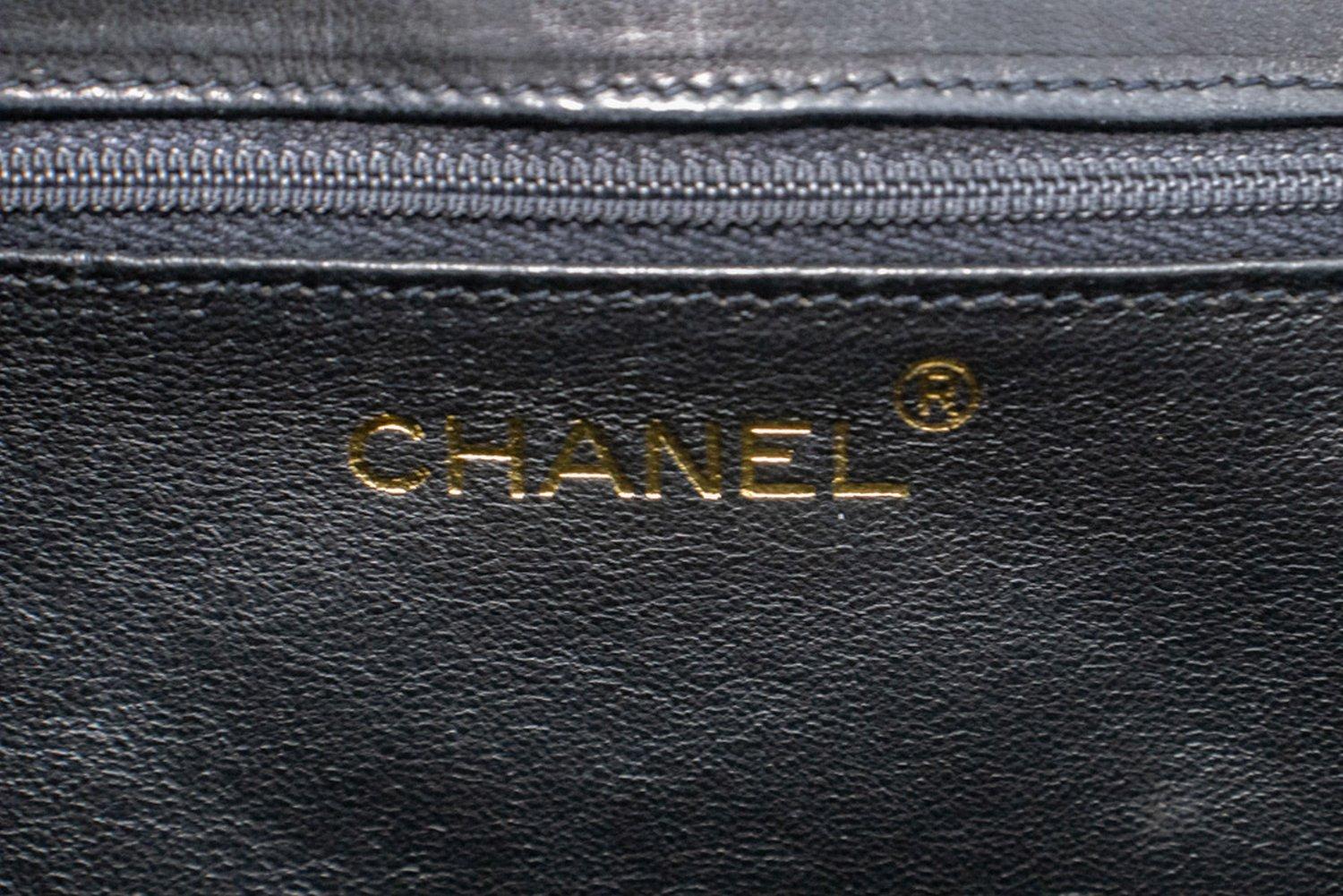 CHANEL Vintage Coco Chanel Sac à bandoulière noir à rabat en cuir d'agneau matelassé 7