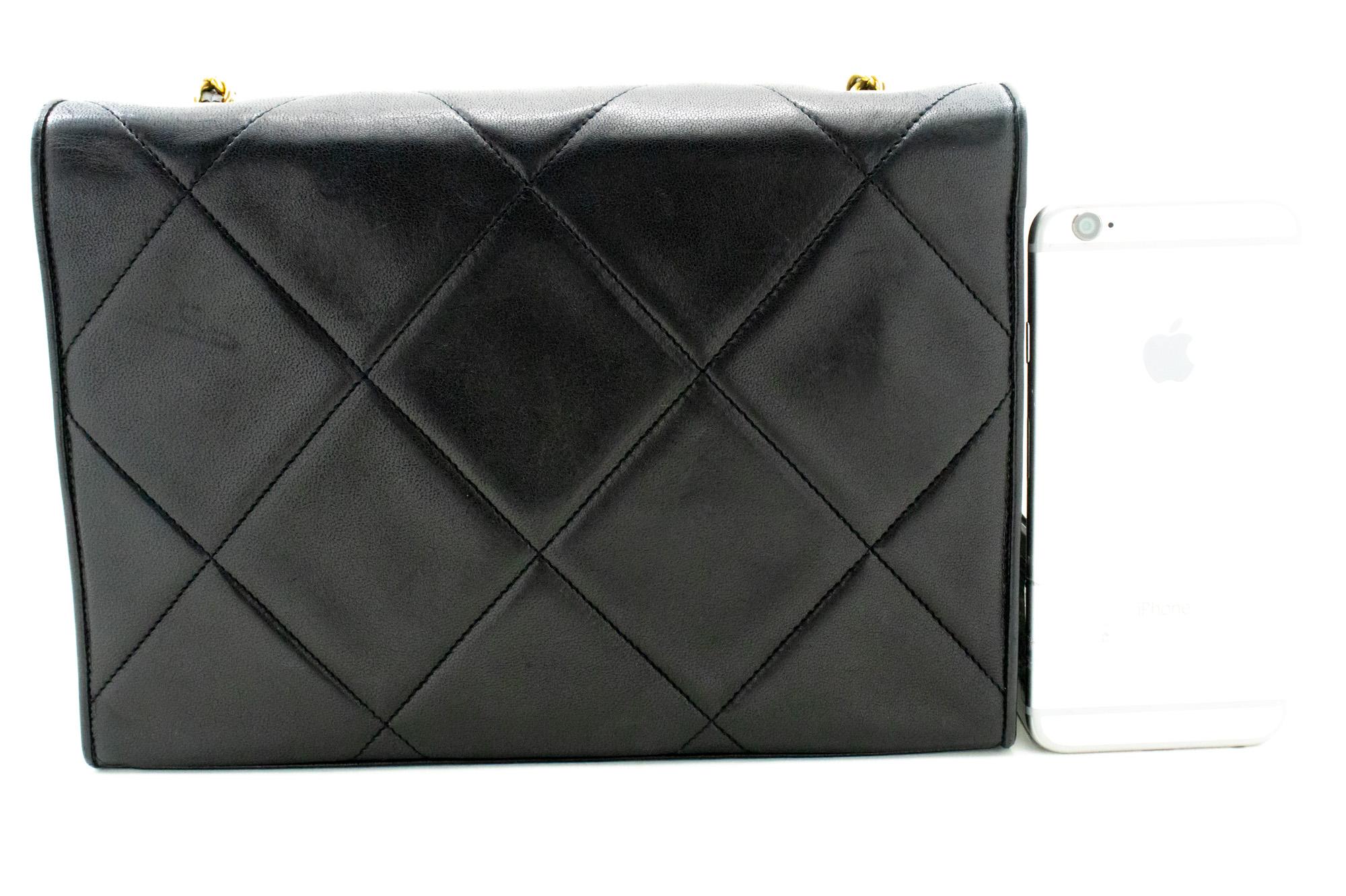 Noir CHANEL Vintage Coco Chanel Sac à bandoulière noir à rabat en cuir d'agneau matelassé
