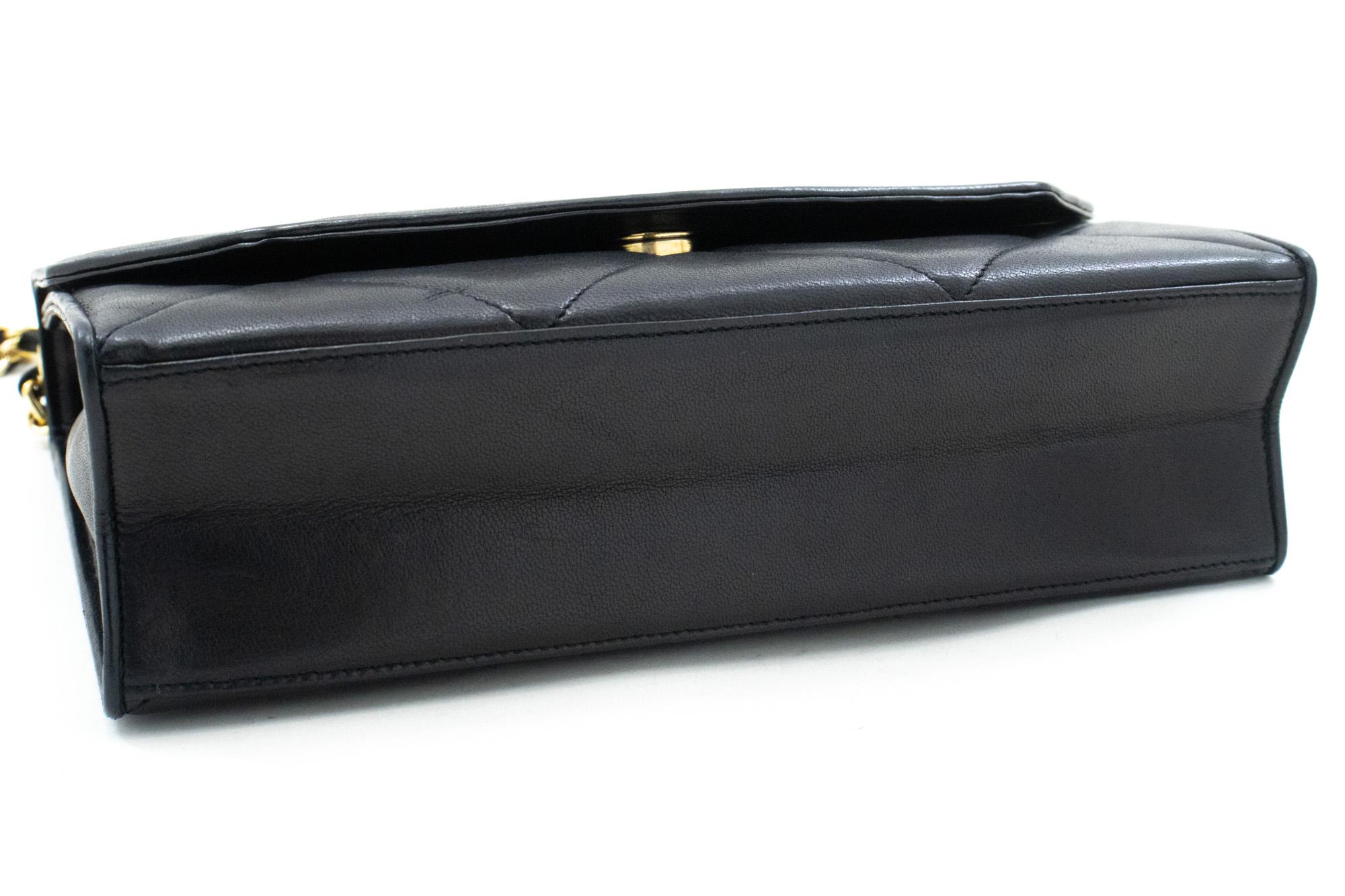 CHANEL Vintage Coco Chanel Sac à bandoulière noir à rabat en cuir d'agneau matelassé Bon état à Takamatsu-shi, JP