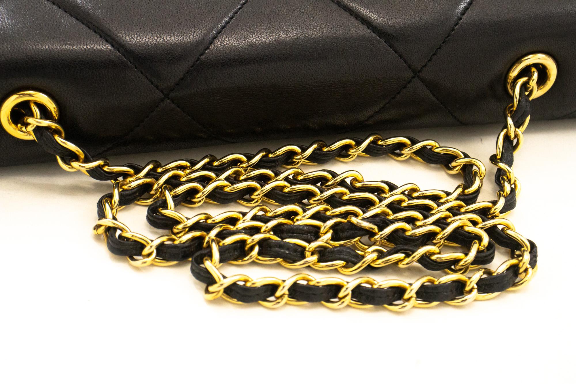 CHANEL Vintage Coco Chanel Sac à bandoulière noir à rabat en cuir d'agneau matelassé 2