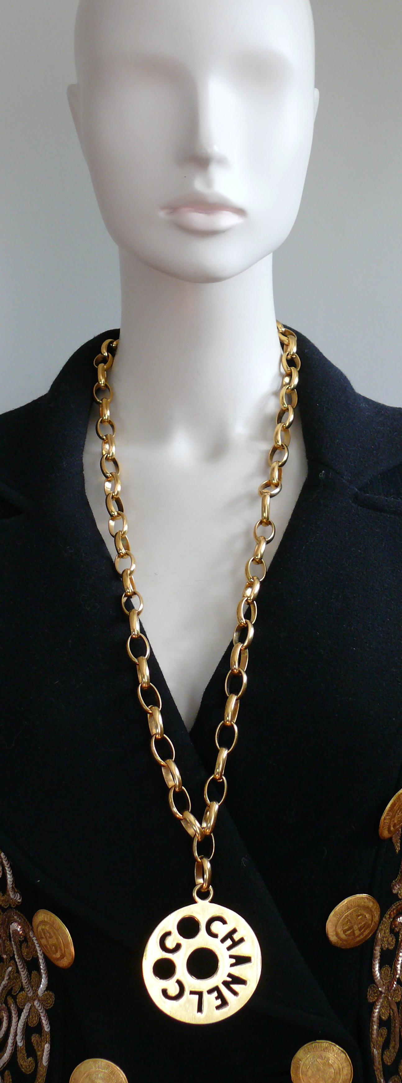 CHANEL vintage gold toned long chunky link chain necklace featuring a massive COCO CHANEL cutout openwork medallion pendant.

Hook closure.

Embossed CHANEL on the hook.

Indicative measurements : max. chain length approx. 81 cm (31.89 inches) /
