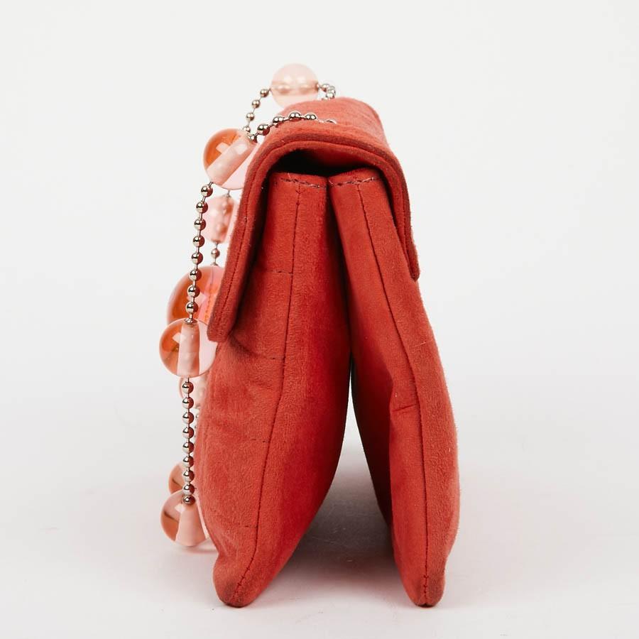 CHANEL Vintage Korallen-Wildleder Tasche im Zustand „Gut“ im Angebot in Paris, FR