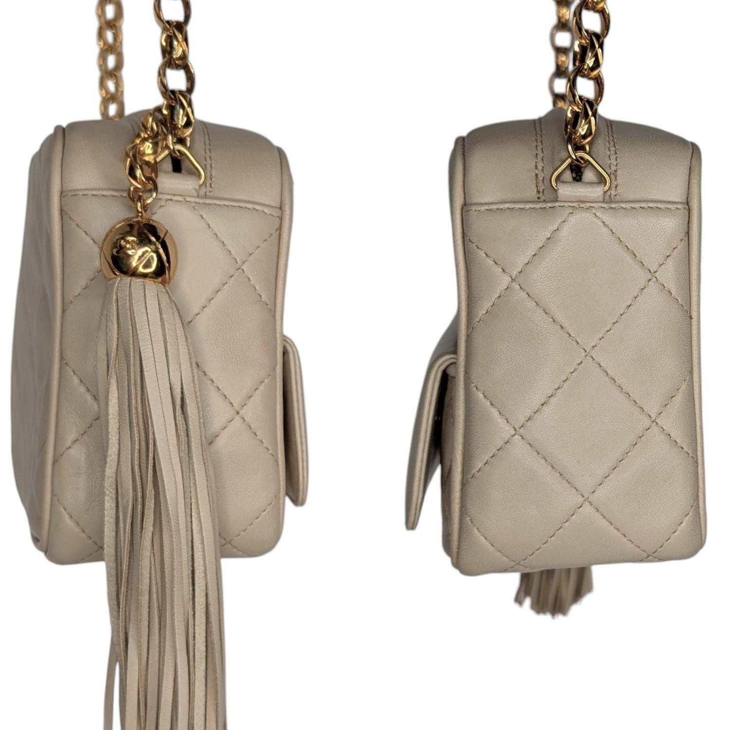 Chanel Vintage Cream Quilted Front Camera Bag In Good Condition For Sale In Scottsdale, AZ