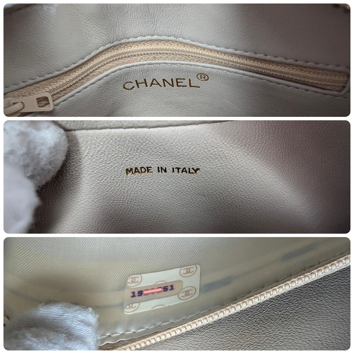 Chanel Vintage Cream Quilted Front Camera Bag For Sale 2
