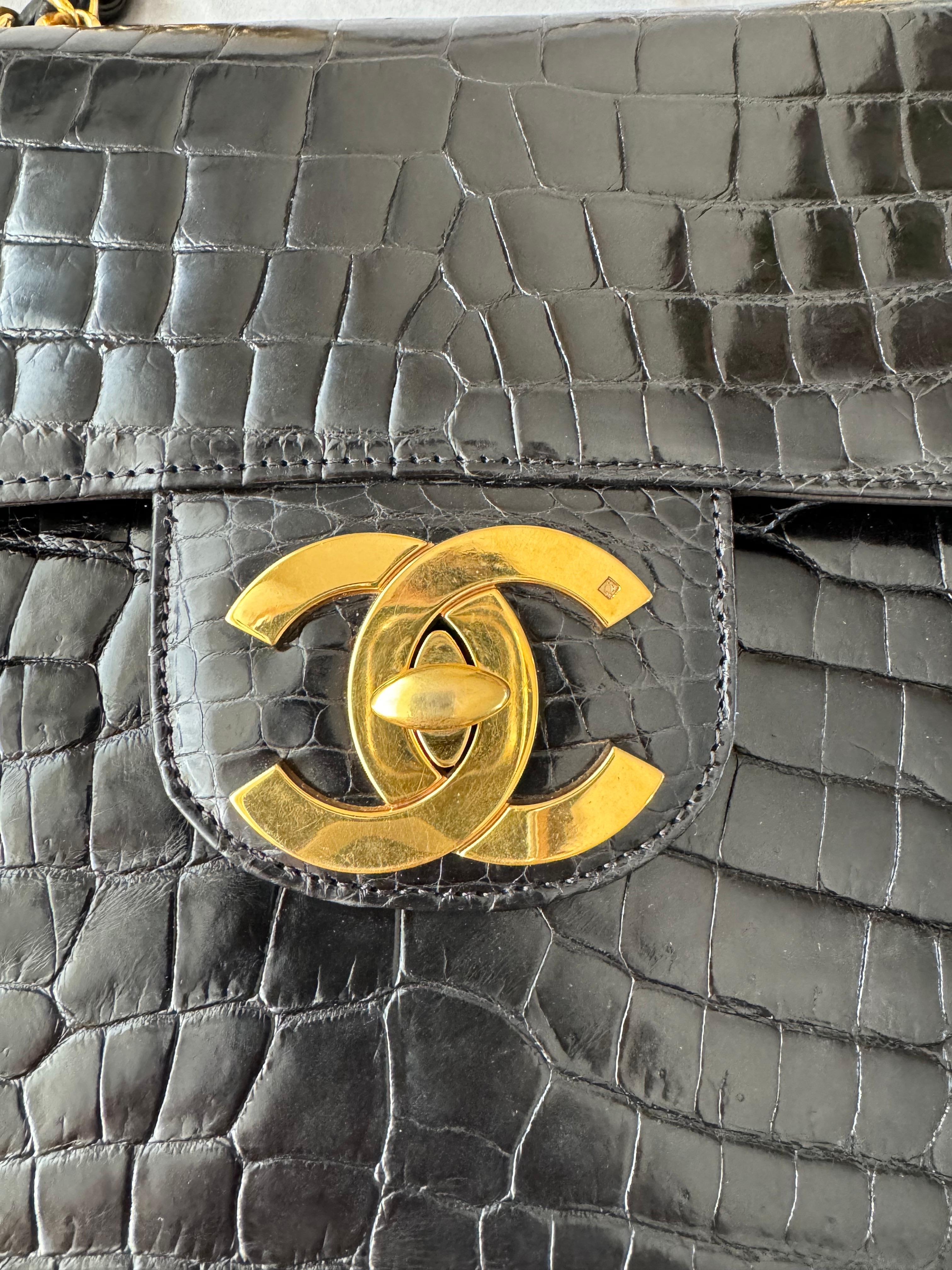 Chanel Vintage Crocodile Maxi Flap Bag Series 4 (1996-1997)

Extremely rare! Very good condition. comes with dustbag only.

Slight storage smell.