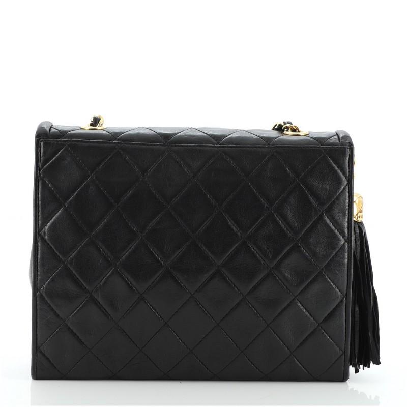 Chanel Vintage Crossover Flap Bag Gestepptes Lammleder Klein im Zustand „Relativ gut“ in NY, NY