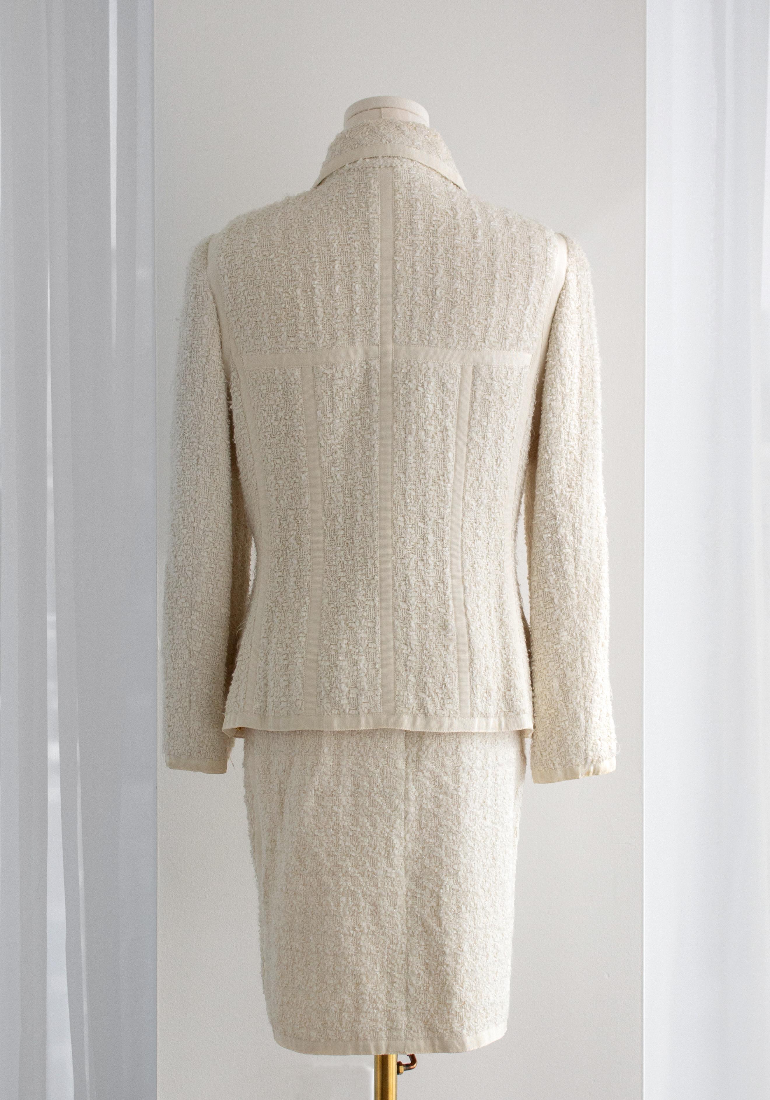 Chanel Vintage Cruise 1992 White Tweed Gold Camellia Flower Buttons Jacket Skirt 9