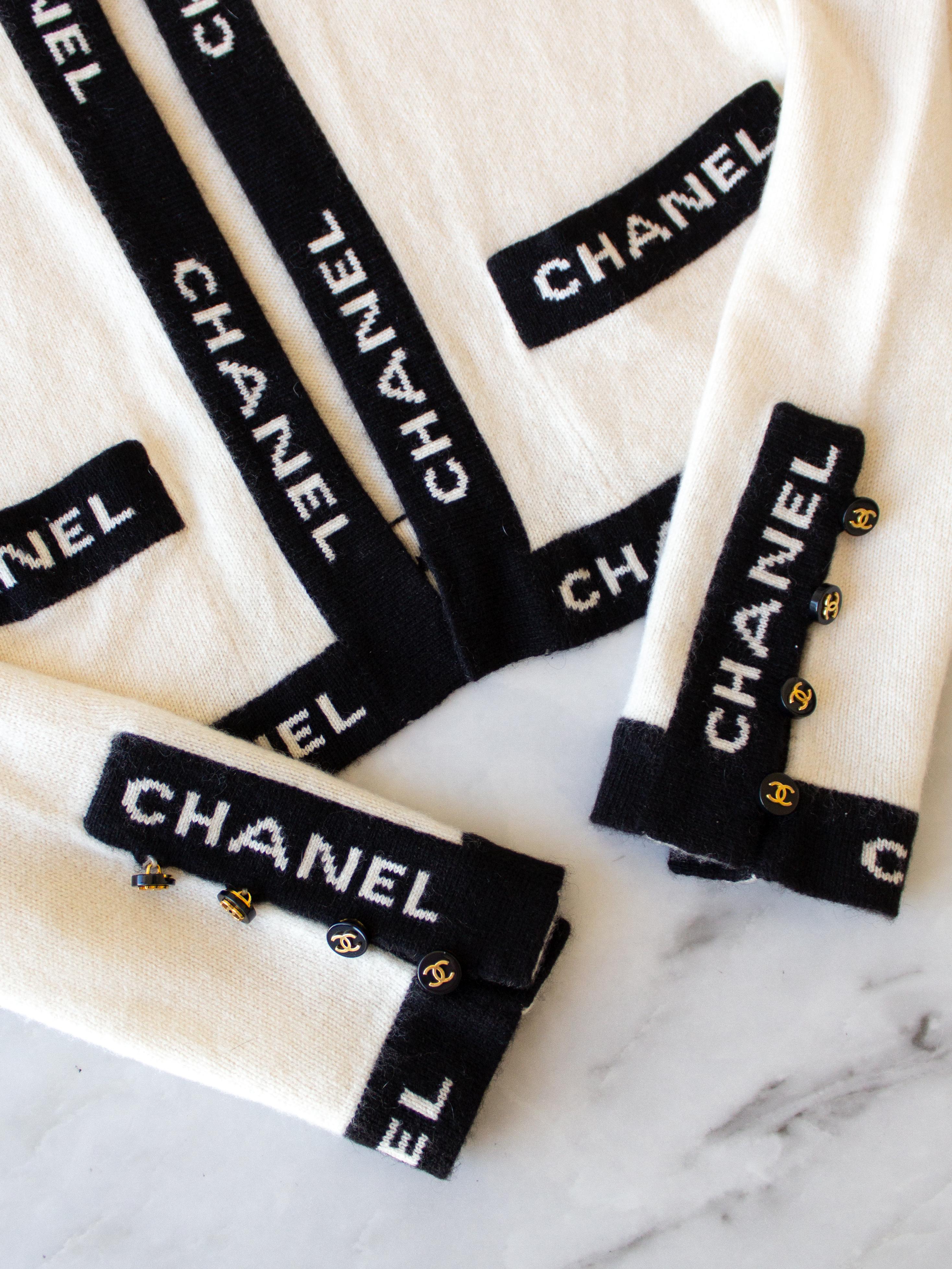 Women's Chanel Vintage Cruise 1995 Ivory White Black Logo Cashmere 95C Cardigan