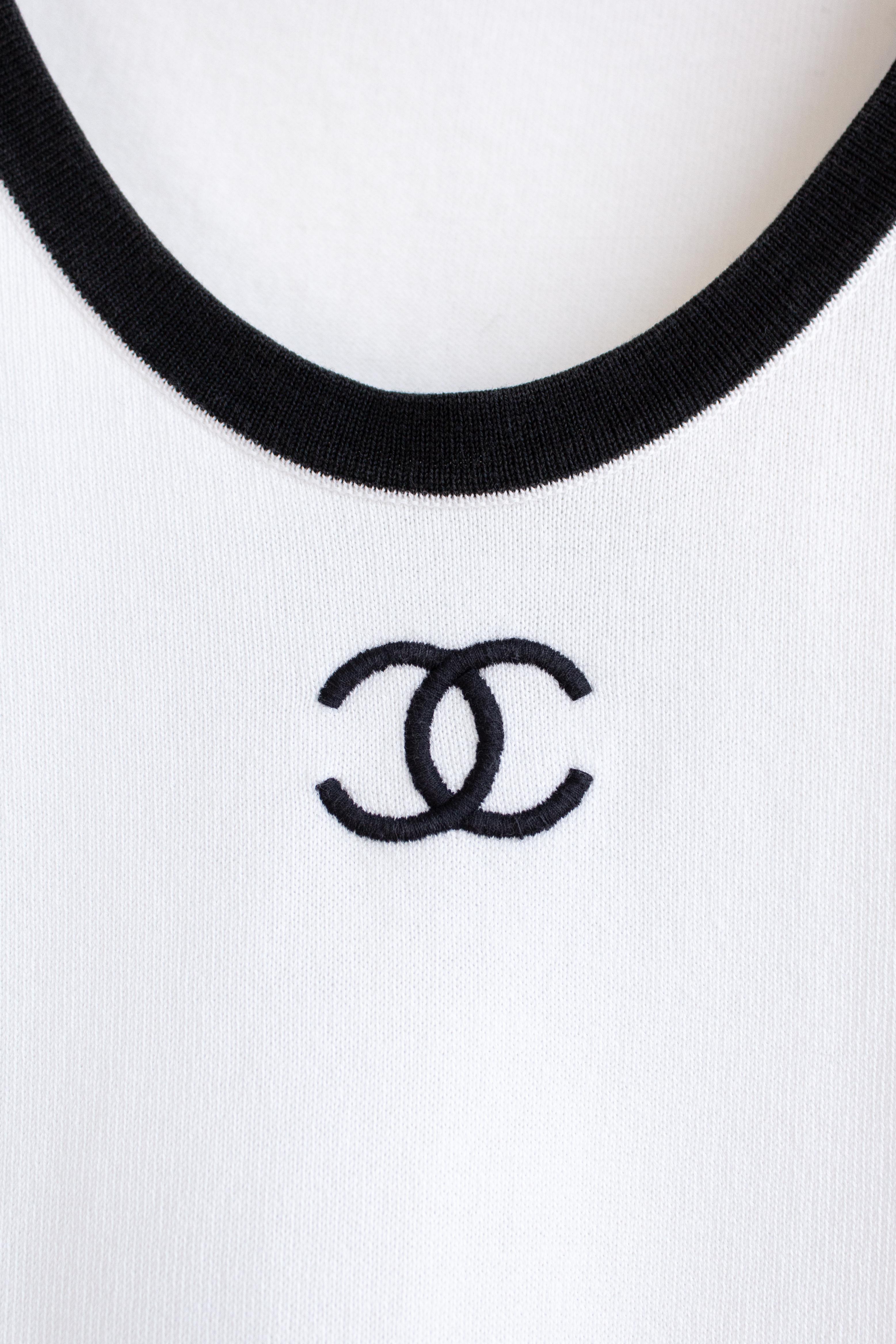 Chanel Vintage S/S1994 White Black Trim CC Logo 94P Cotton T-Shirt Top In Good Condition In Jersey City, NJ