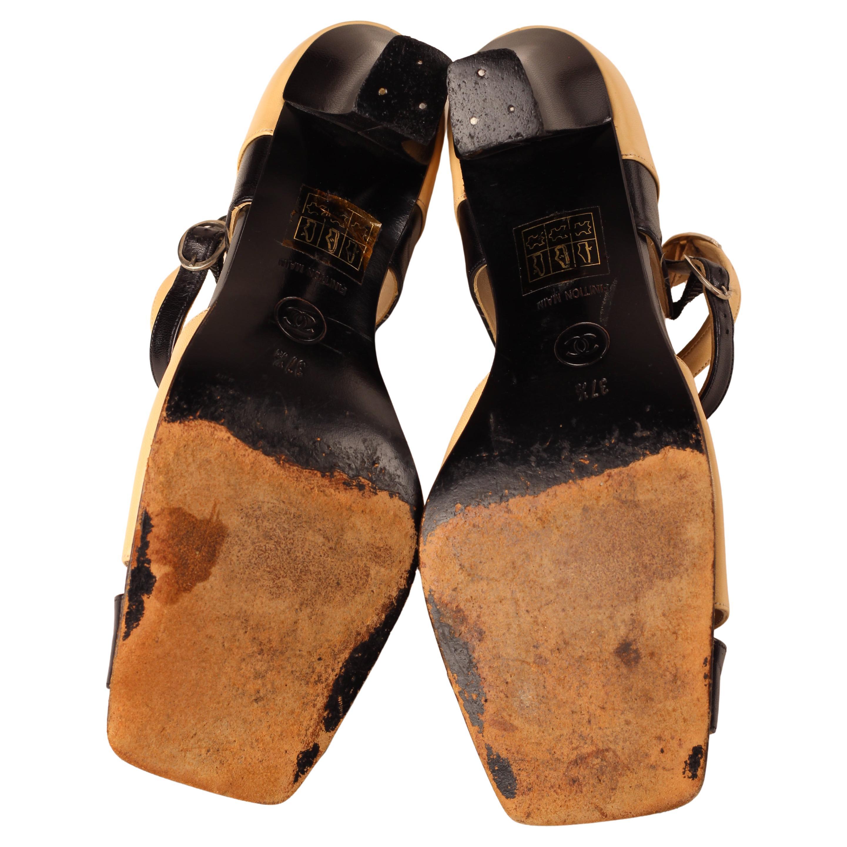 Chanel Vintage Cruise 1999 Two-Tone Beige Black Double Strap Peep-Toe Block Heel For Sale 10