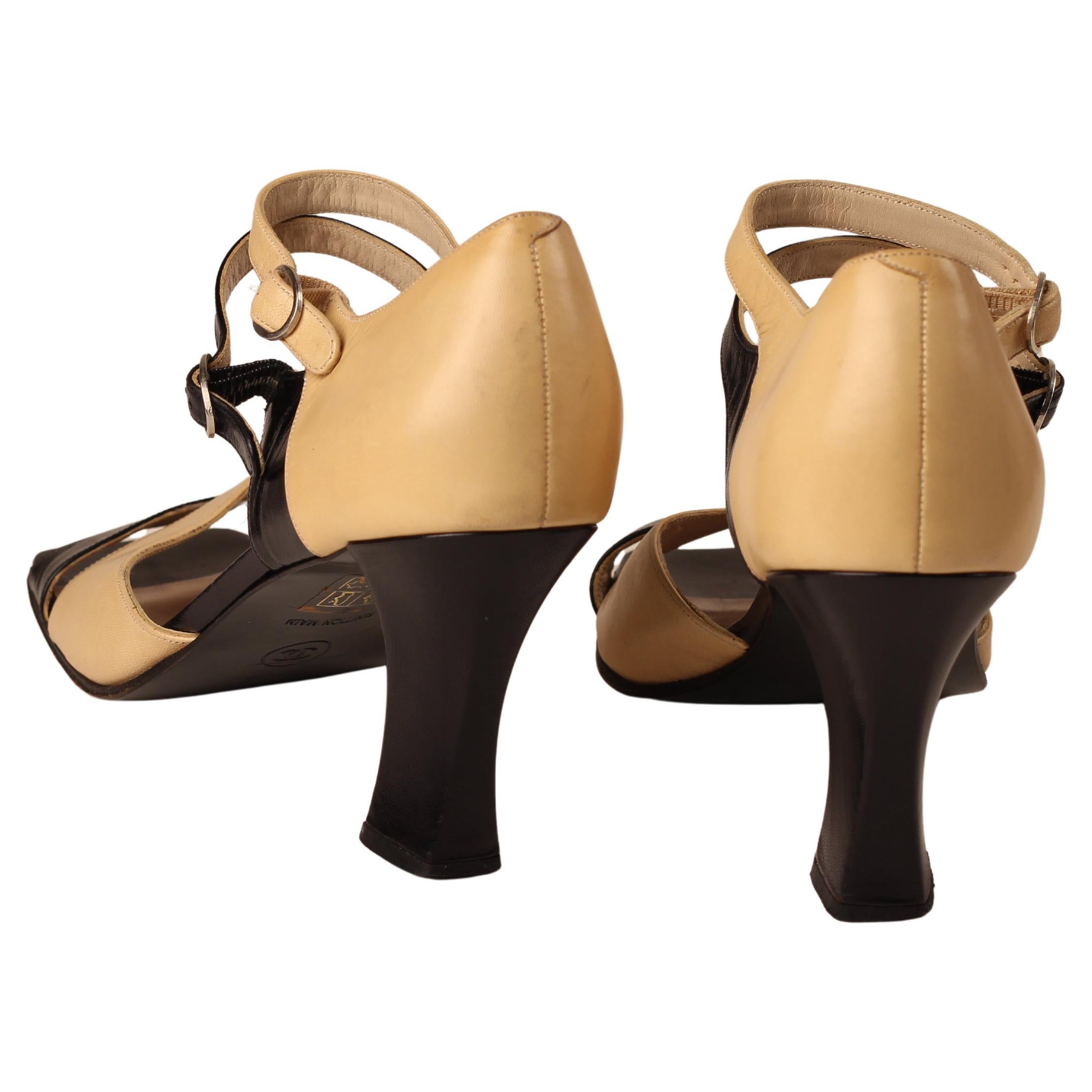 Chanel Vintage Cruise 1999 Two-Tone Beige Black Double Strap Peep-Toe Block Heel For Sale 2