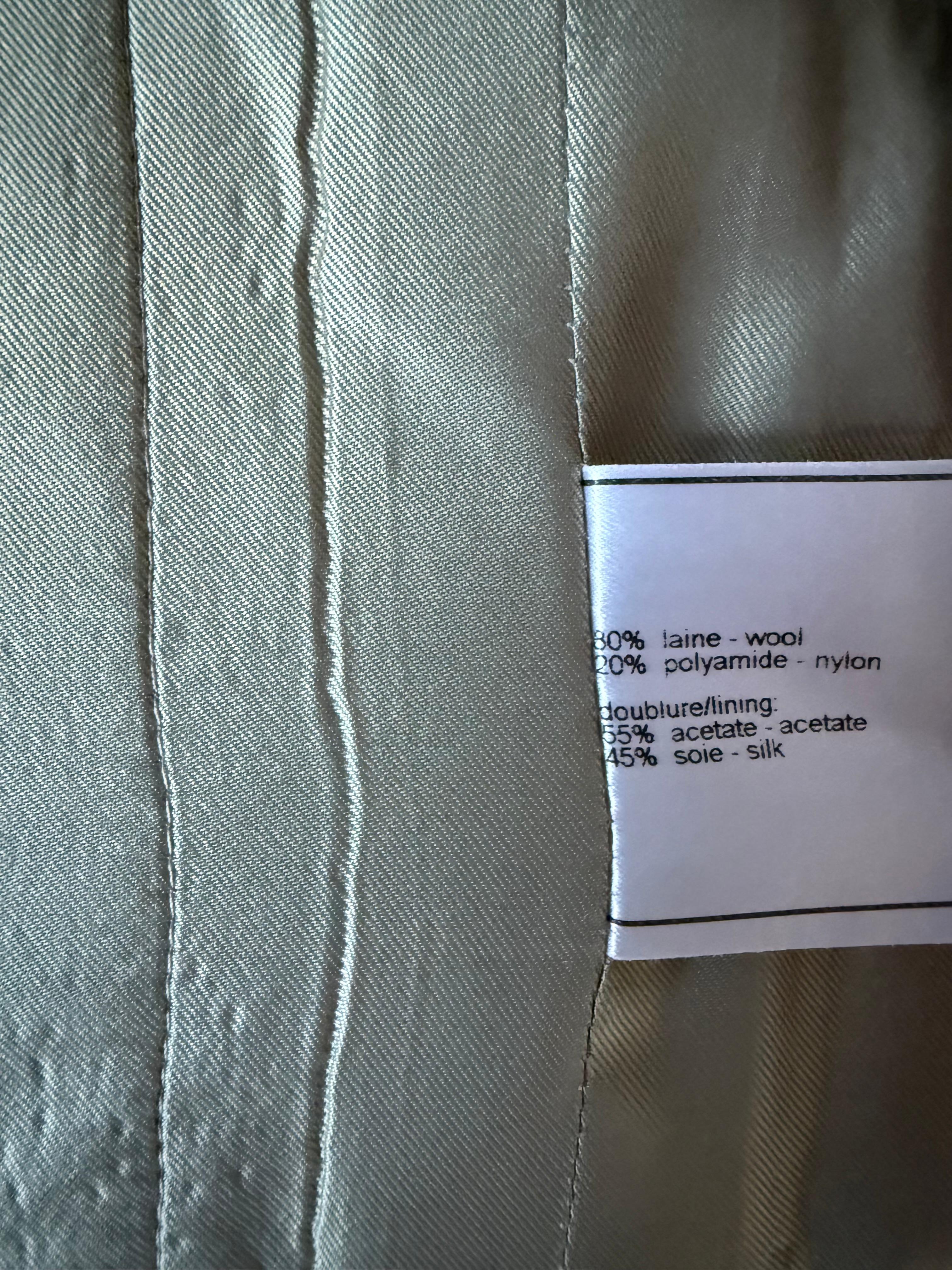 CHANEL Vintage Cruise 2000 Gestreifte Jacke aus Tweed - Ära Karl Lagerfeld im Angebot 4