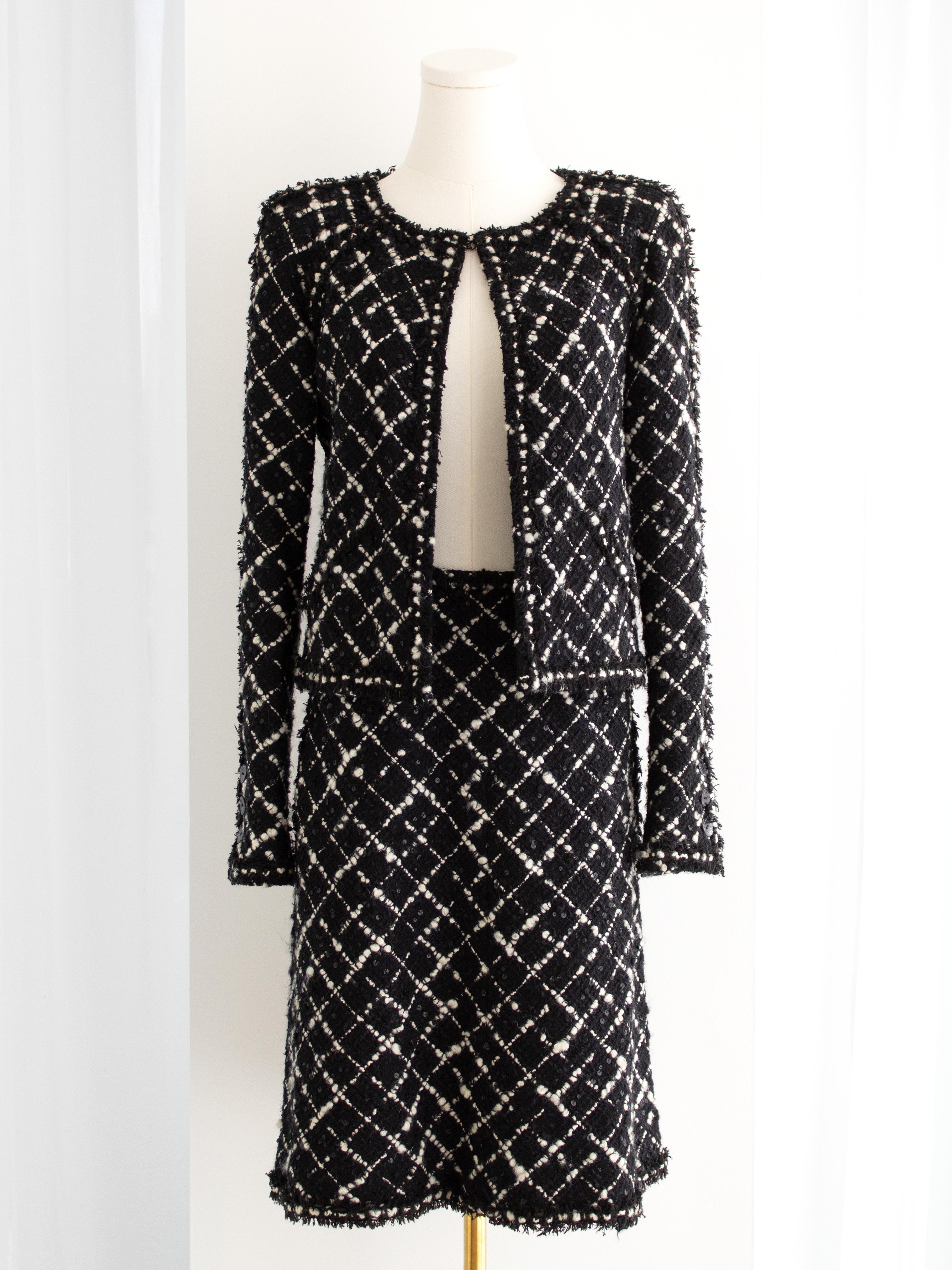 Chanel Vintage Cruise 2003 Black White Embellished Tweed 03C Jacket Skirt Suit 2