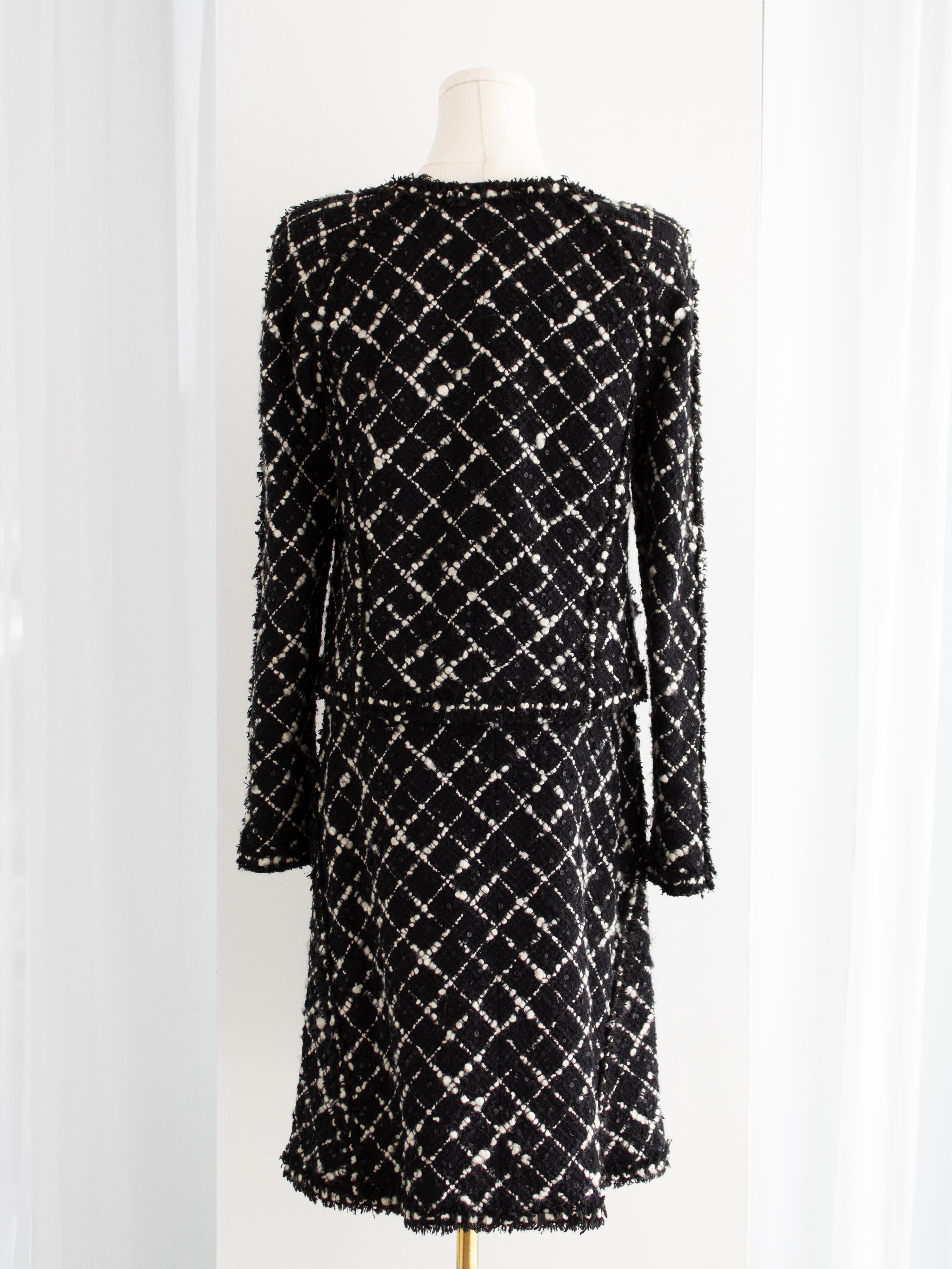 Chanel Vintage Cruise 2003 Black White Embellished Tweed 03C Jacket Skirt Suit 4