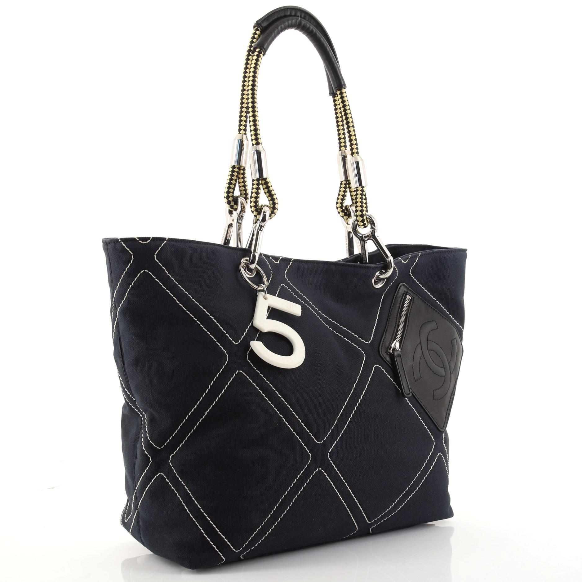 Chanel Vintage Cruise Line No.5 Tragetasche aus gestepptem Segeltuch Medium (Schwarz)