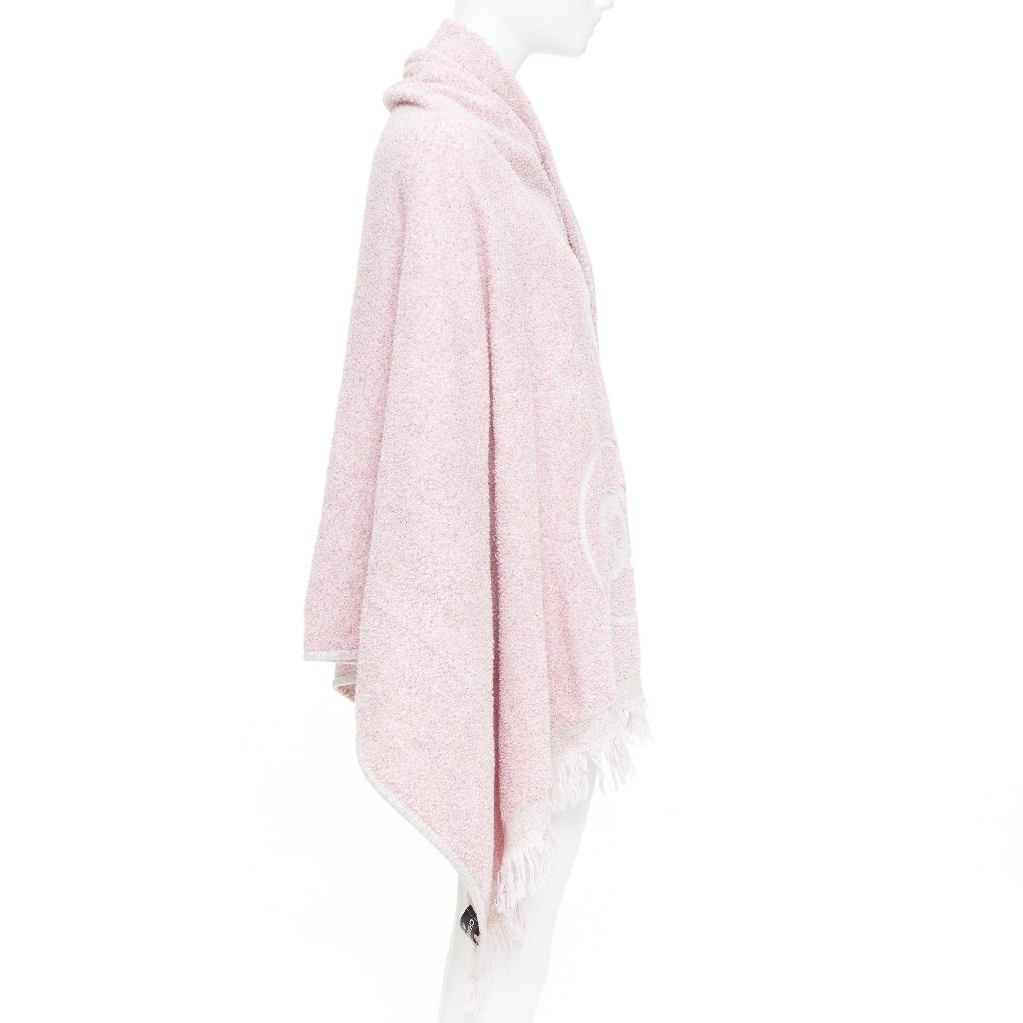 da uomo o donna Telo mare Chanel Vintage Cruise rosa 100% cotone boucle CC con logo e frange in vendita