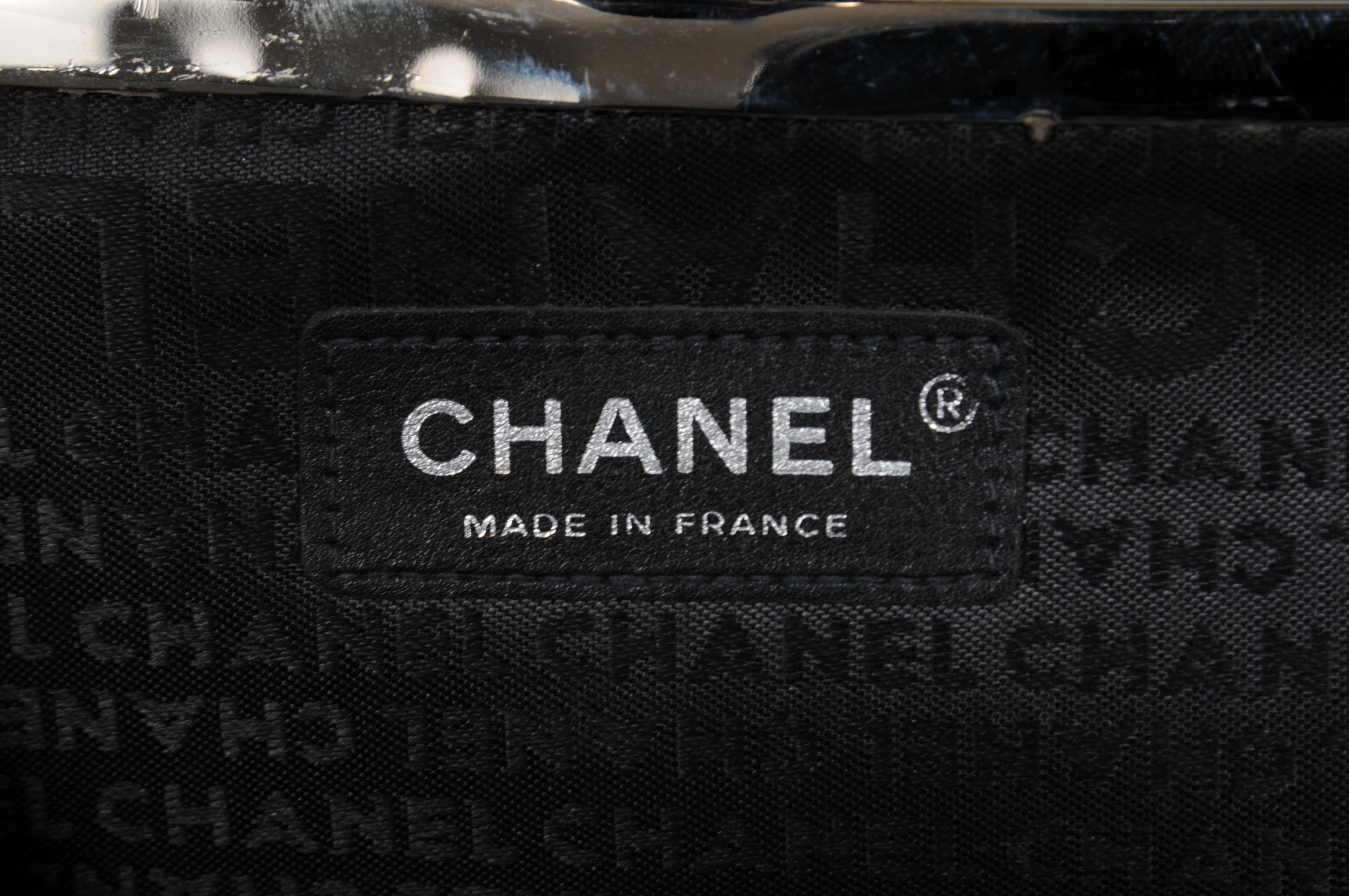 Chanel Vintage Crystal Ball Gesteppte Lammfell Clutch Tasche Weiß Schwarz Leder im Angebot 8