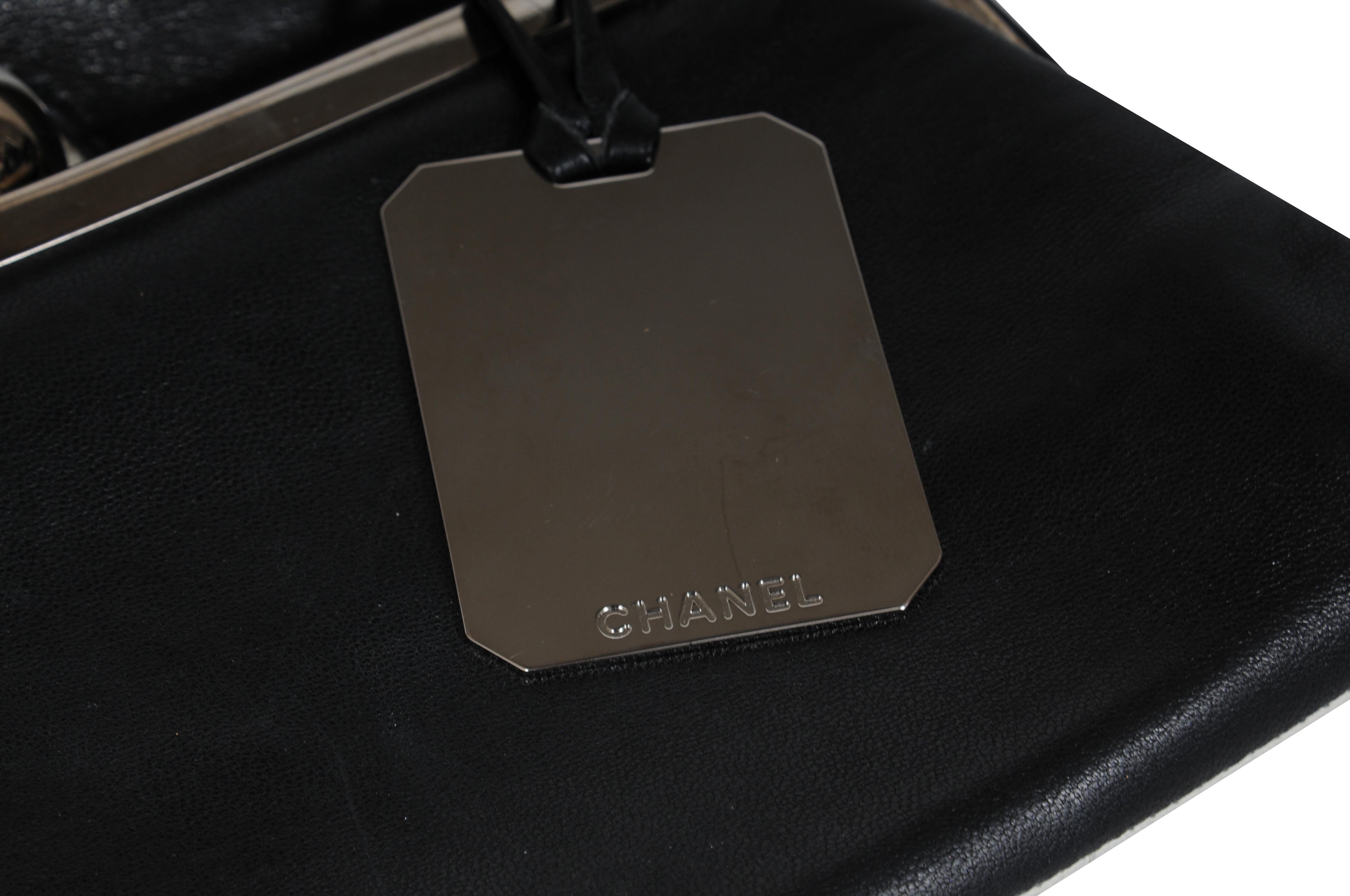Chanel Vintage Crystal Ball Gesteppte Lammfell Clutch Tasche Weiß Schwarz Leder im Angebot 11
