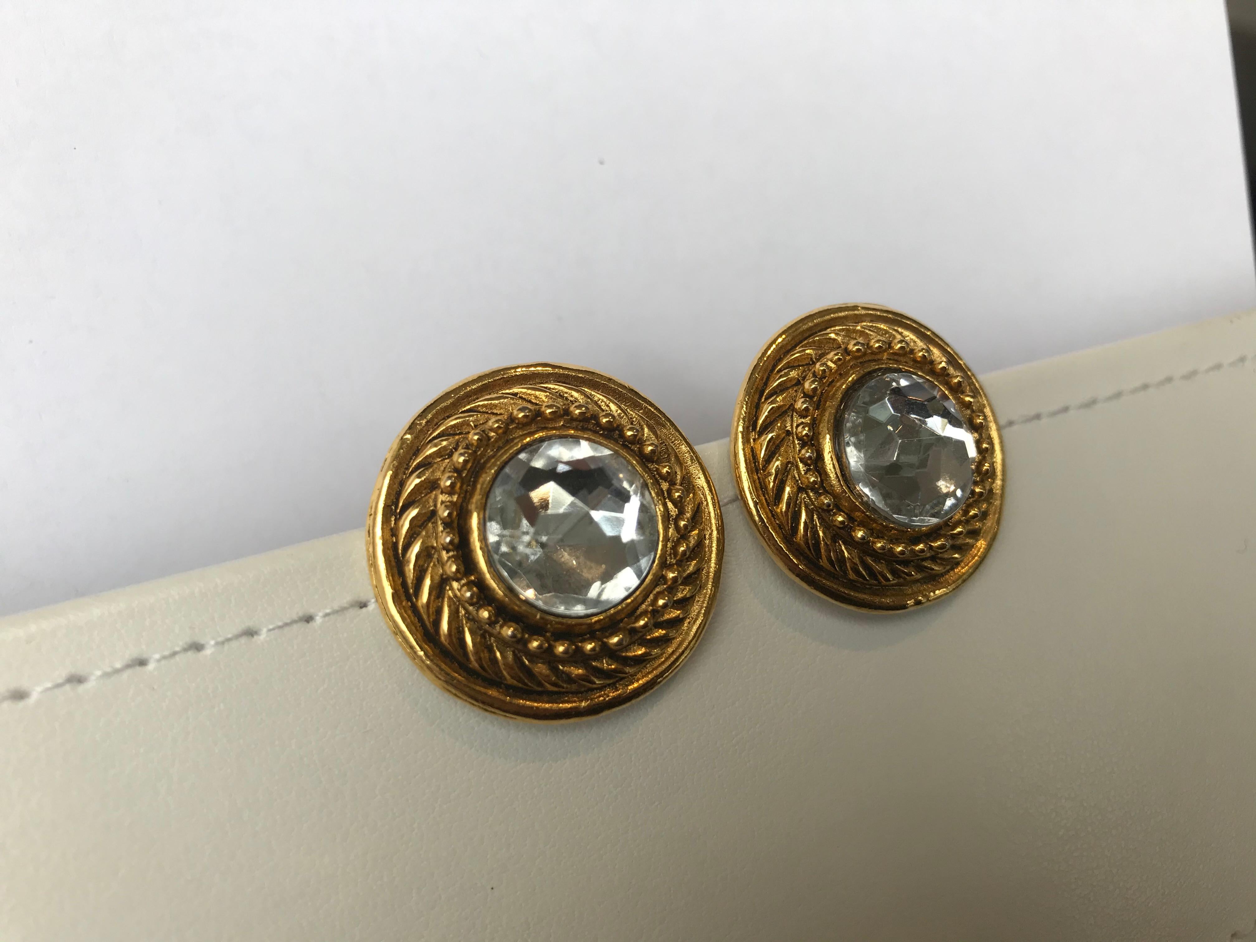 Chanel Vintage Crystal Clip-On Earrings In Good Condition For Sale In Roslyn, NY