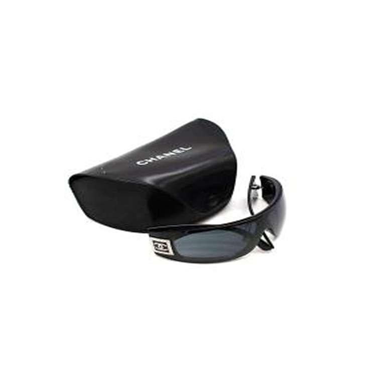 Chanel Vintage Crystal Logo Black Visor Sunglasses

- Crystal embellished CC logo with square detail 
- All black body 
- Visor shape 
- Light grey lenses 

Materials:
Acetate 

Made in Italy 

PLEASE NOTE, THESE ITEMS ARE PRE-OWNED AND MAY SHOW