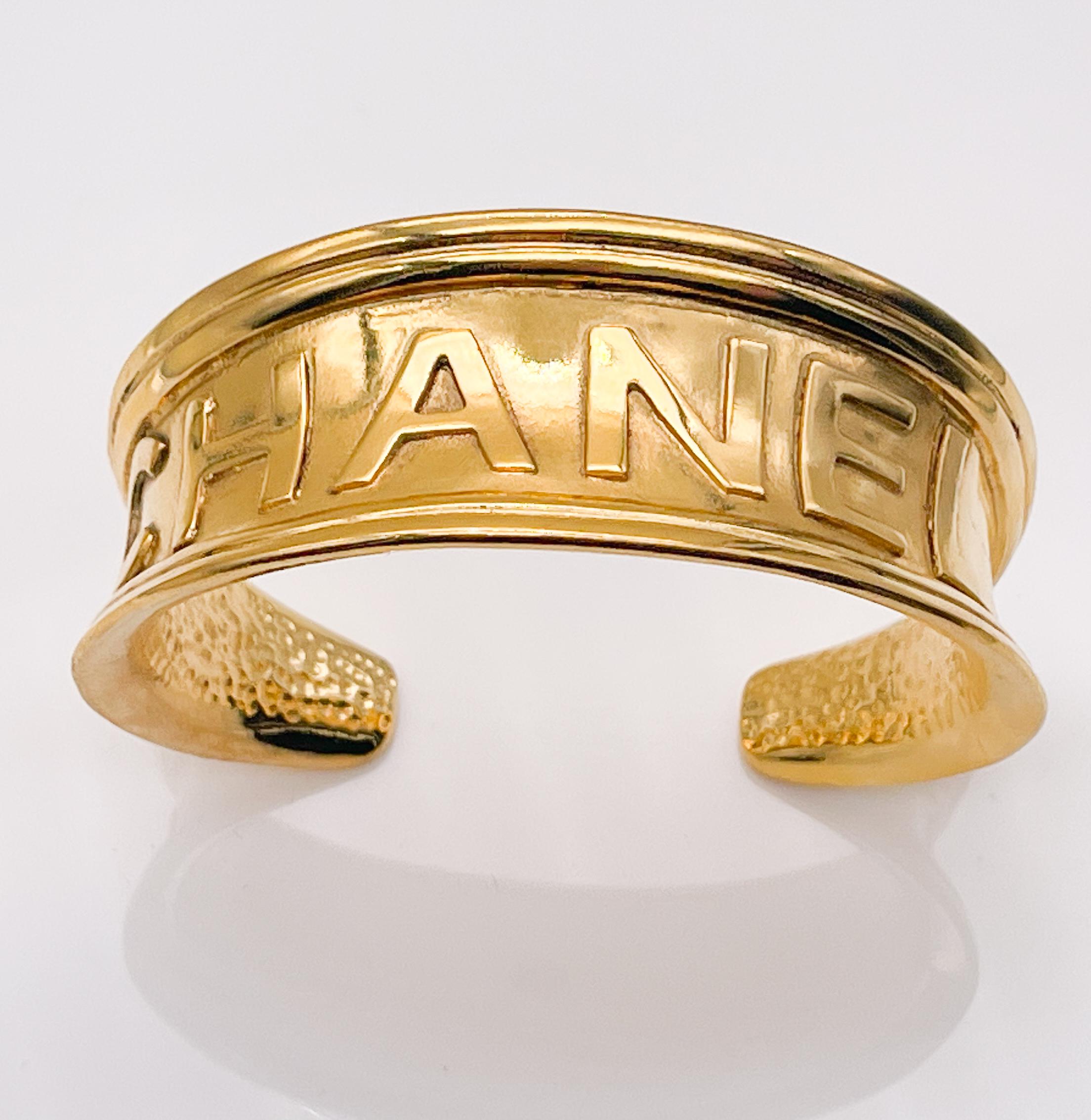 CHANEL VINTAGE CUFF BRACELET

From the Spring 1996 Collection by Karl Lagerfeld
Gold-Plated
Includes Jewelry Pouch

The is a great bracelet that is scaled to wear everyday.
It will be a perfect companion piece to stack with your fine