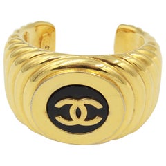 Chanel vintage cuff bracelet in Gold-plated metal