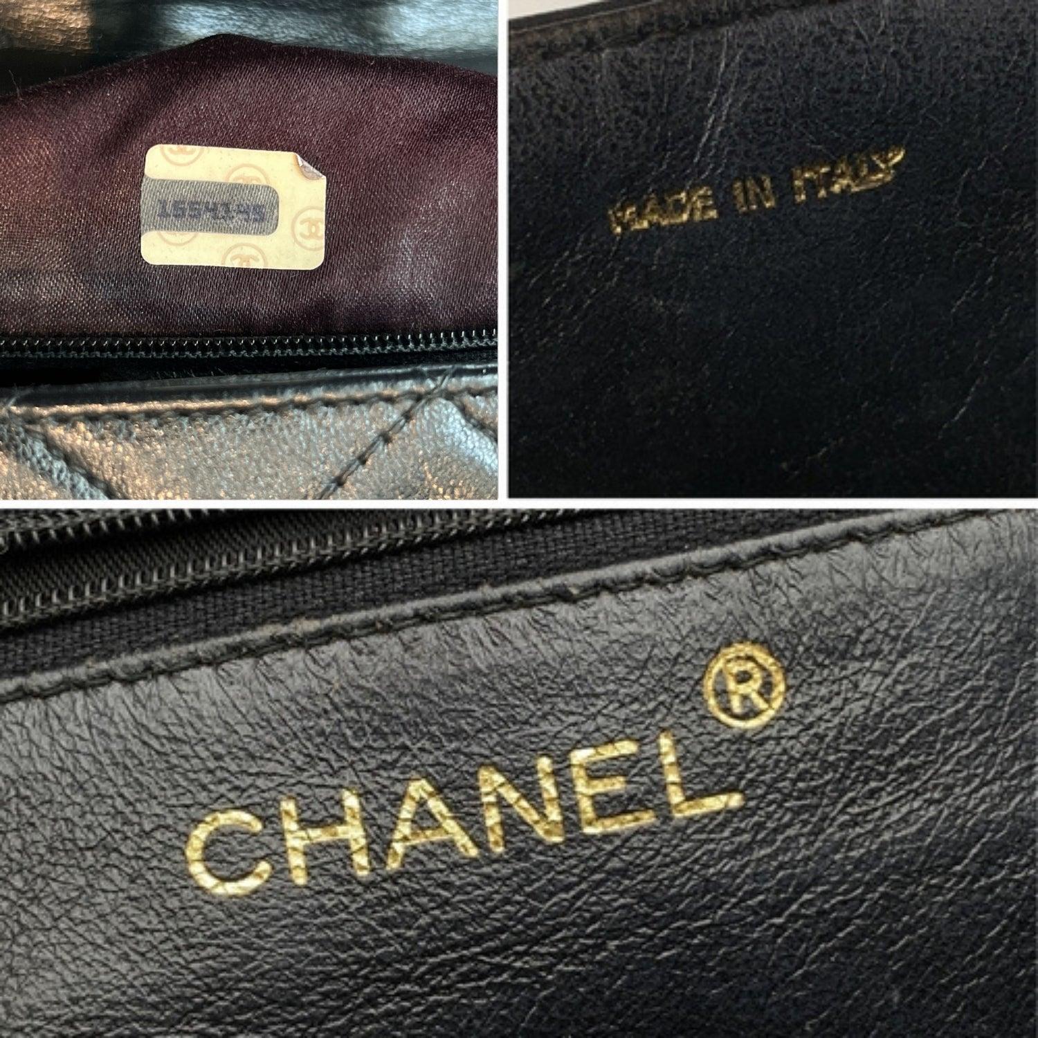 Chanel Vintage Dark Blue Quilted Leather CC Logo Tassel Shoulder Bag In Good Condition In Rome, Rome