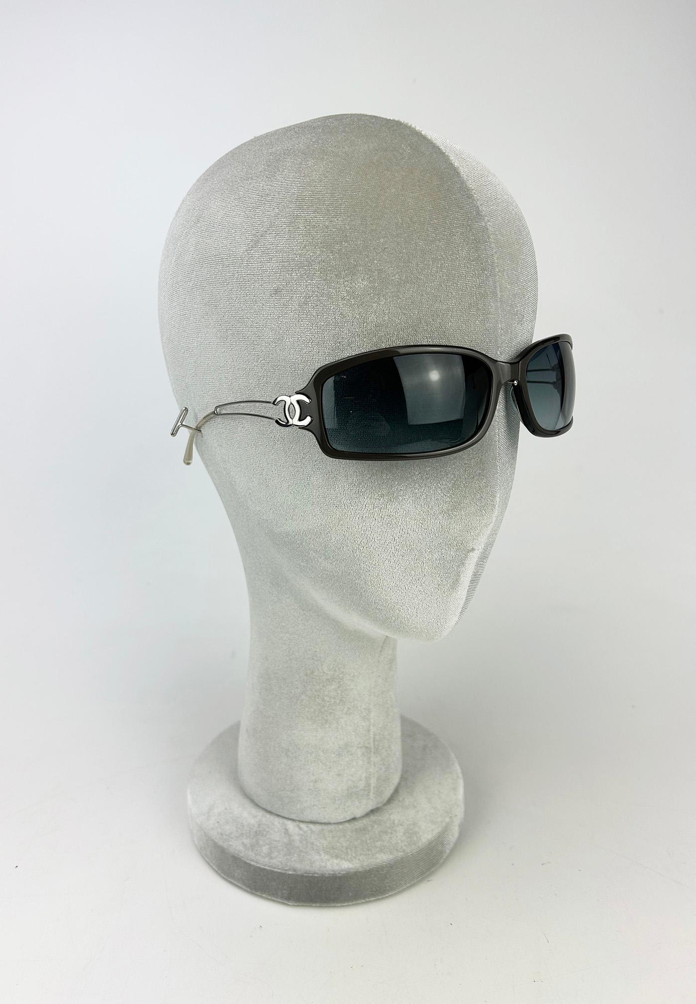 Chanel Vintage Dark Gray Rectangle Frame Matte Silver Sunglasses In Excellent Condition For Sale In Philadelphia, PA