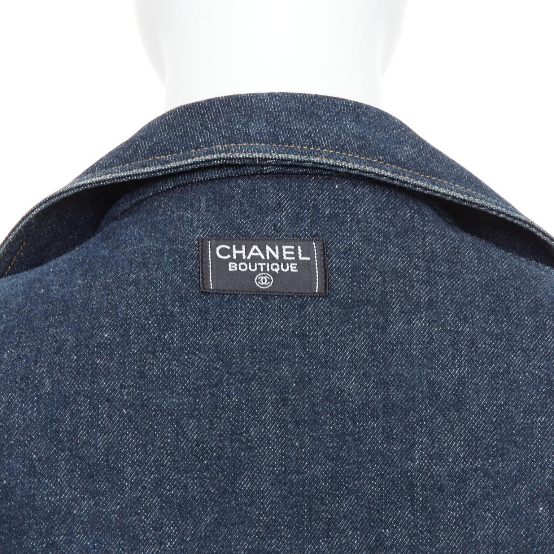 CHANEL Vintage dark indigo denim CC logo buttons blazer
Reference: KNLM/A00359
Brand: Chanel
Designer: Karl Lagerfeld
Material: Denim
Color: Blue, Silver
Pattern: Solid
Extra Details: CHANEL BOUTIQUE tab at back.

CONDITION:
Condition: Excellent,