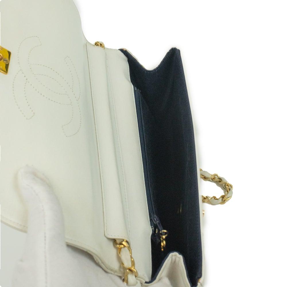 CHANEL, Vintage Demi-Lune in white leather In Good Condition For Sale In Clichy, FR