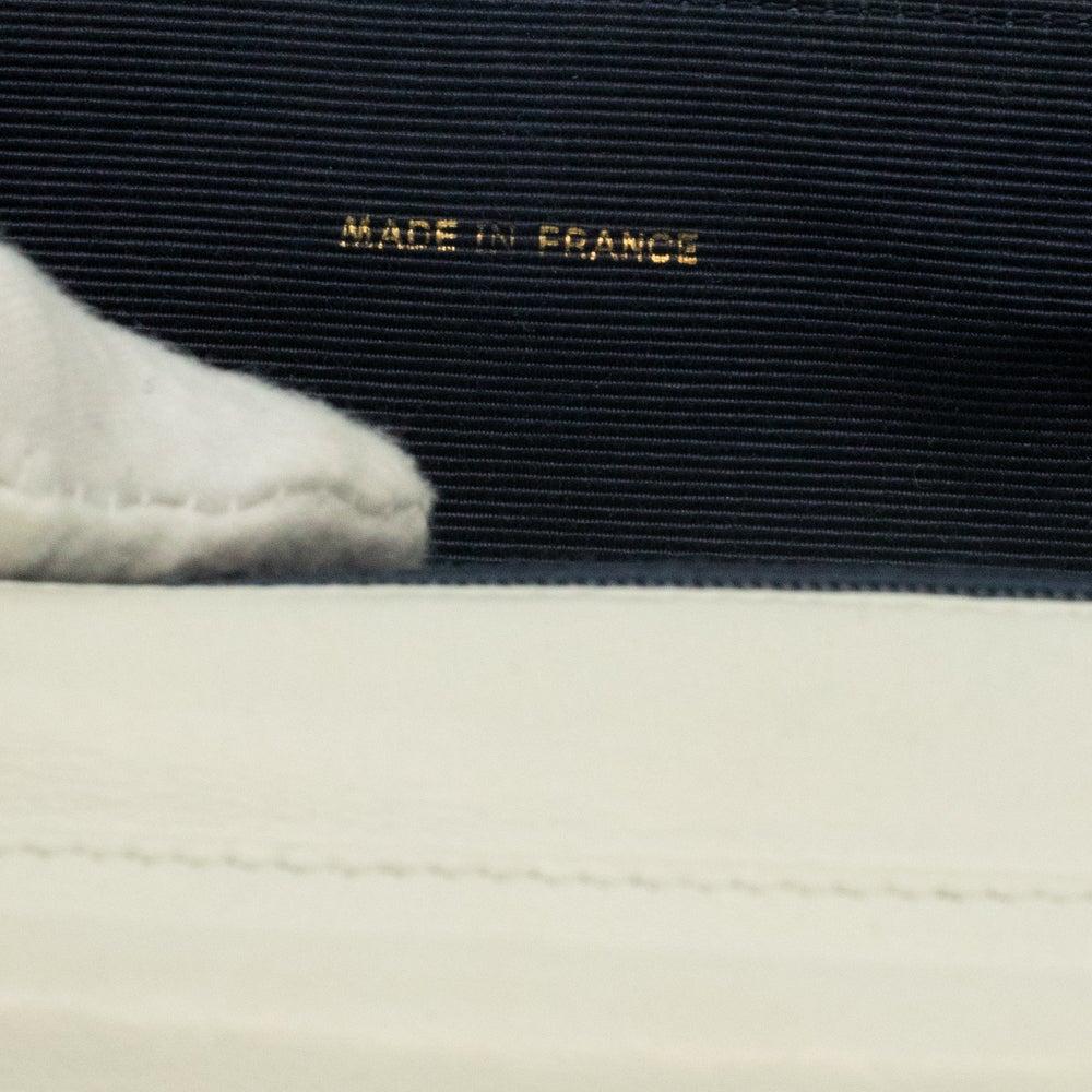CHANEL, Vintage Demi-Lune in weißem Leder im Angebot 3